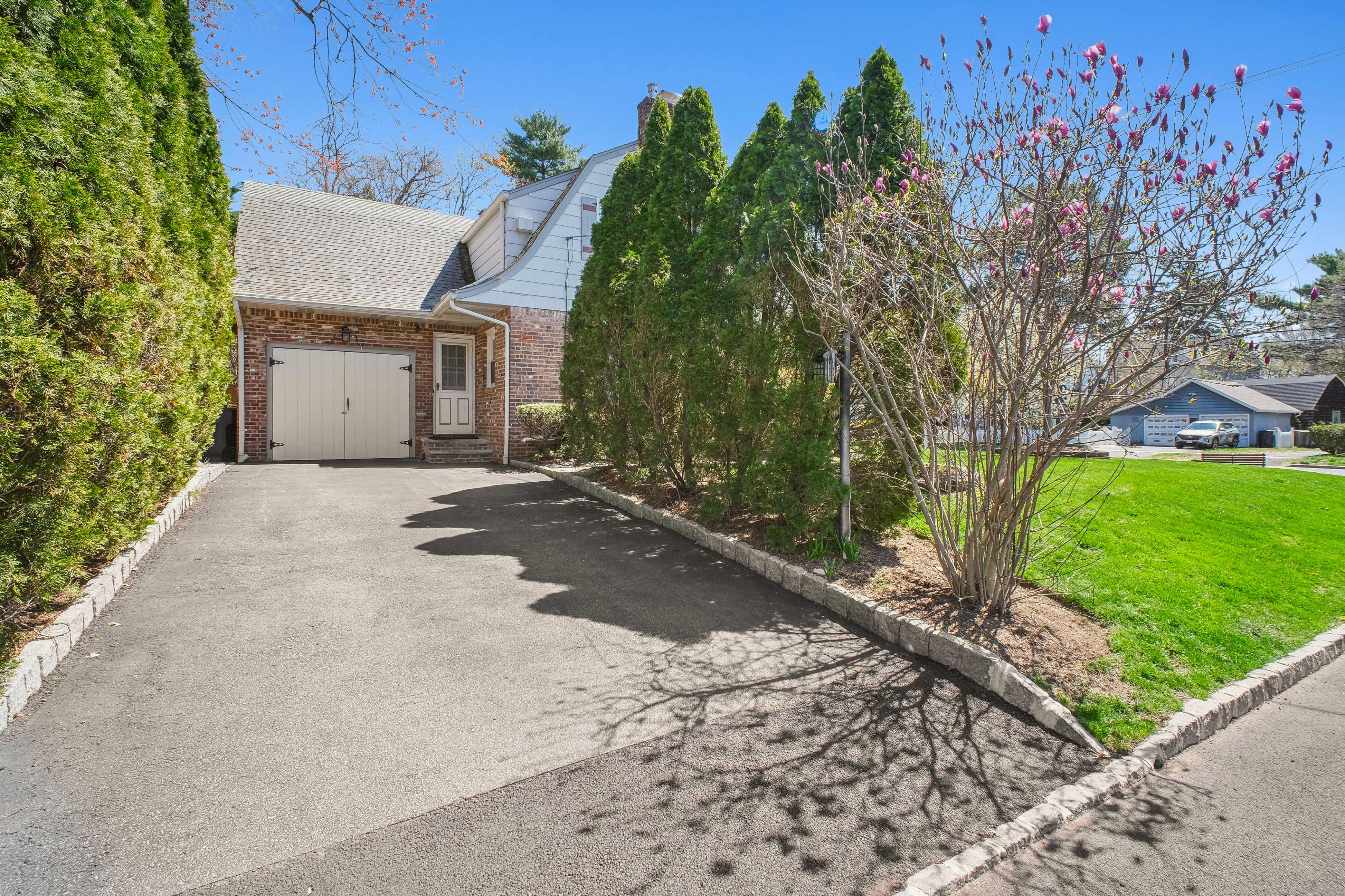 119 W. Hudson Avenue 