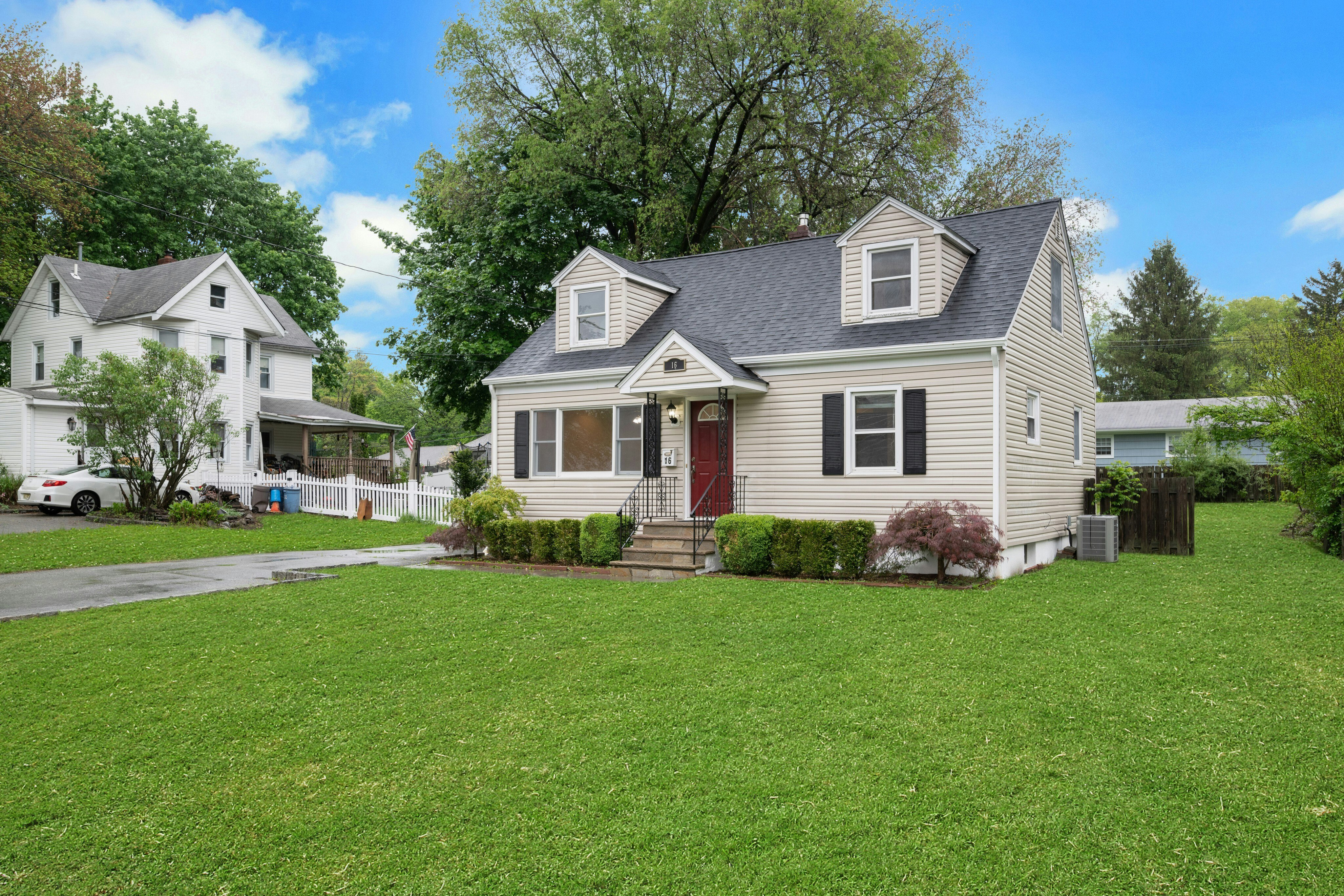 16 Lakeside Avenue 