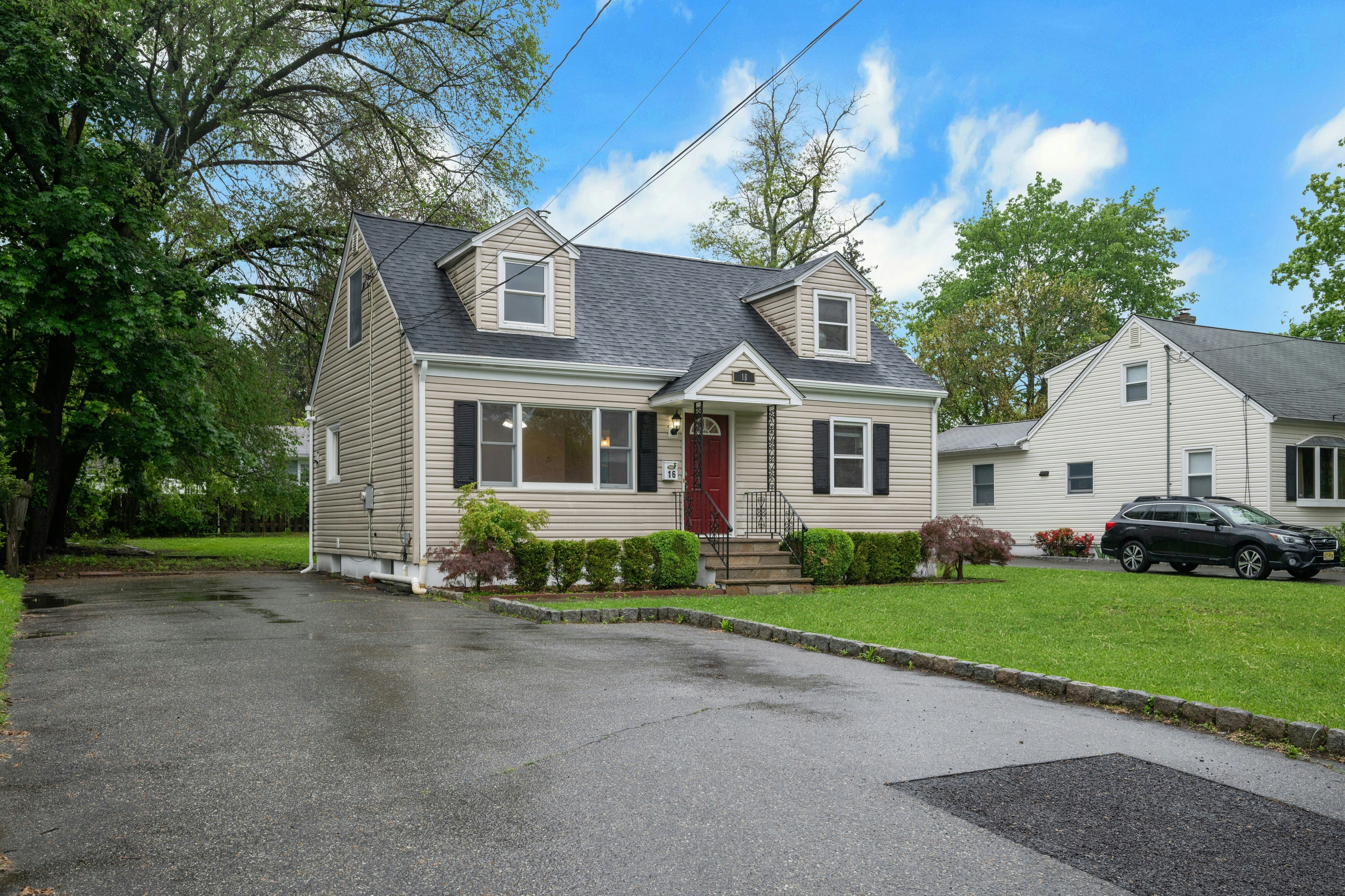 16 Lakeside Avenue 