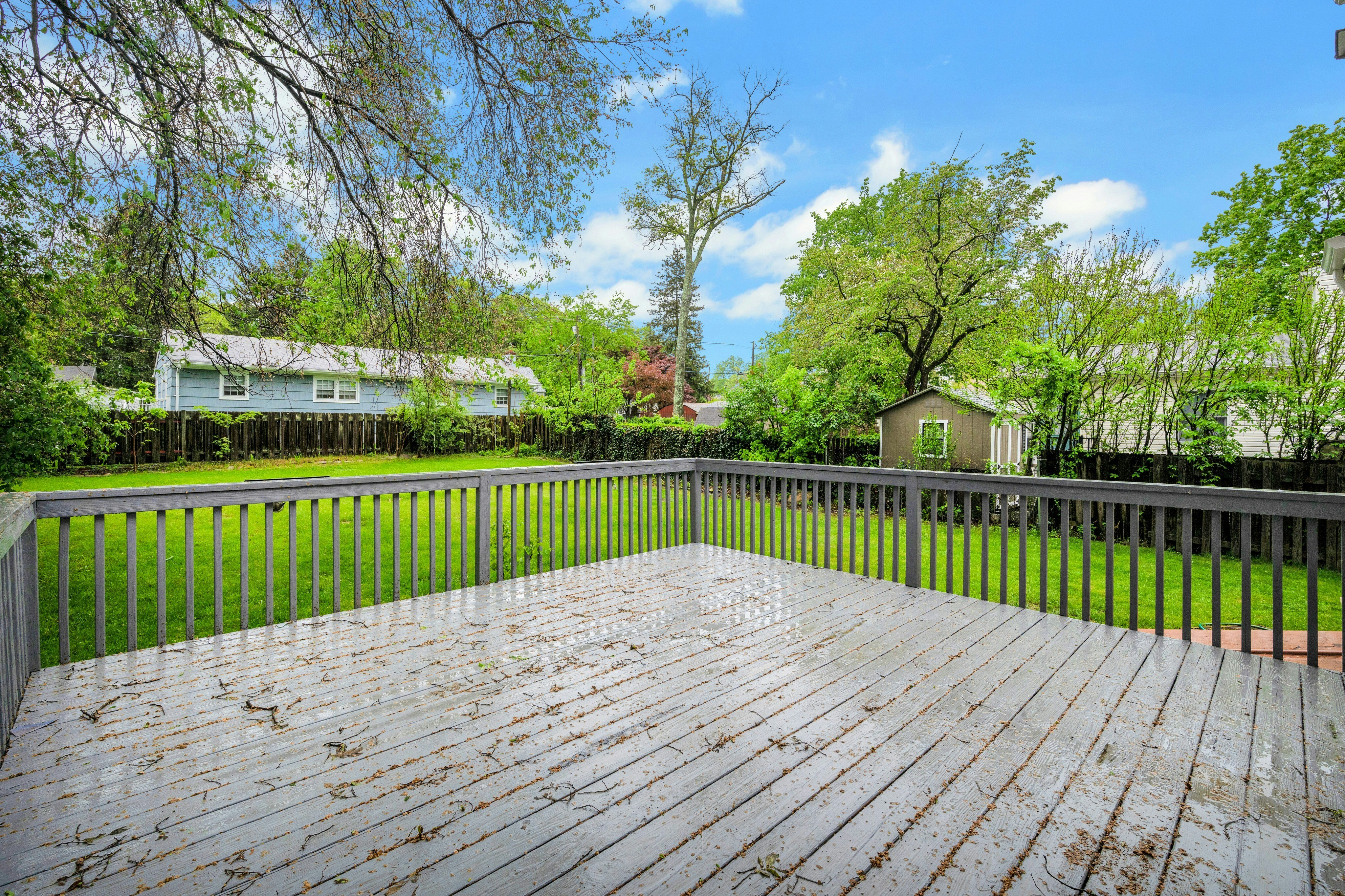 16 Lakeside Avenue 