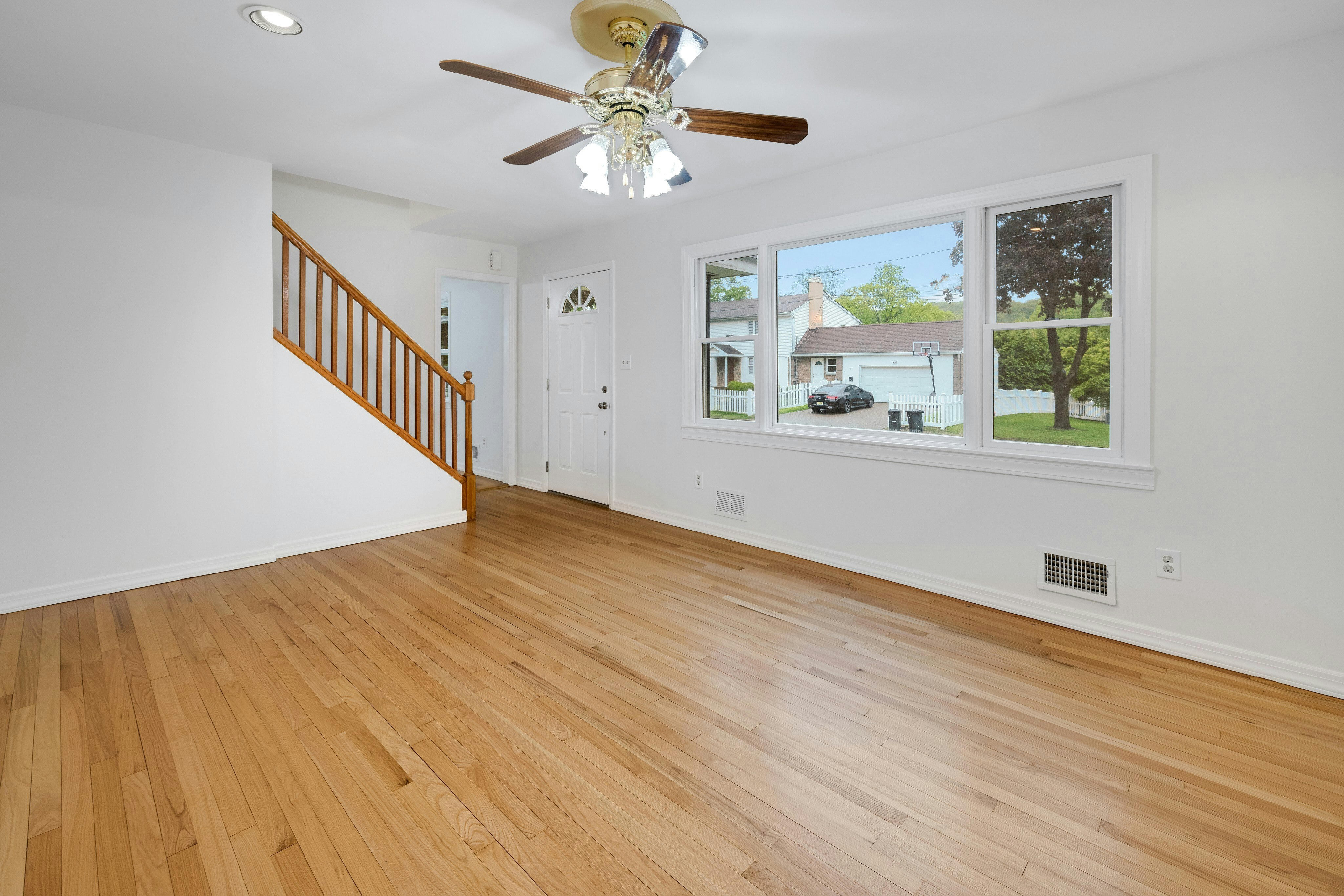 16 Lakeside Avenue 