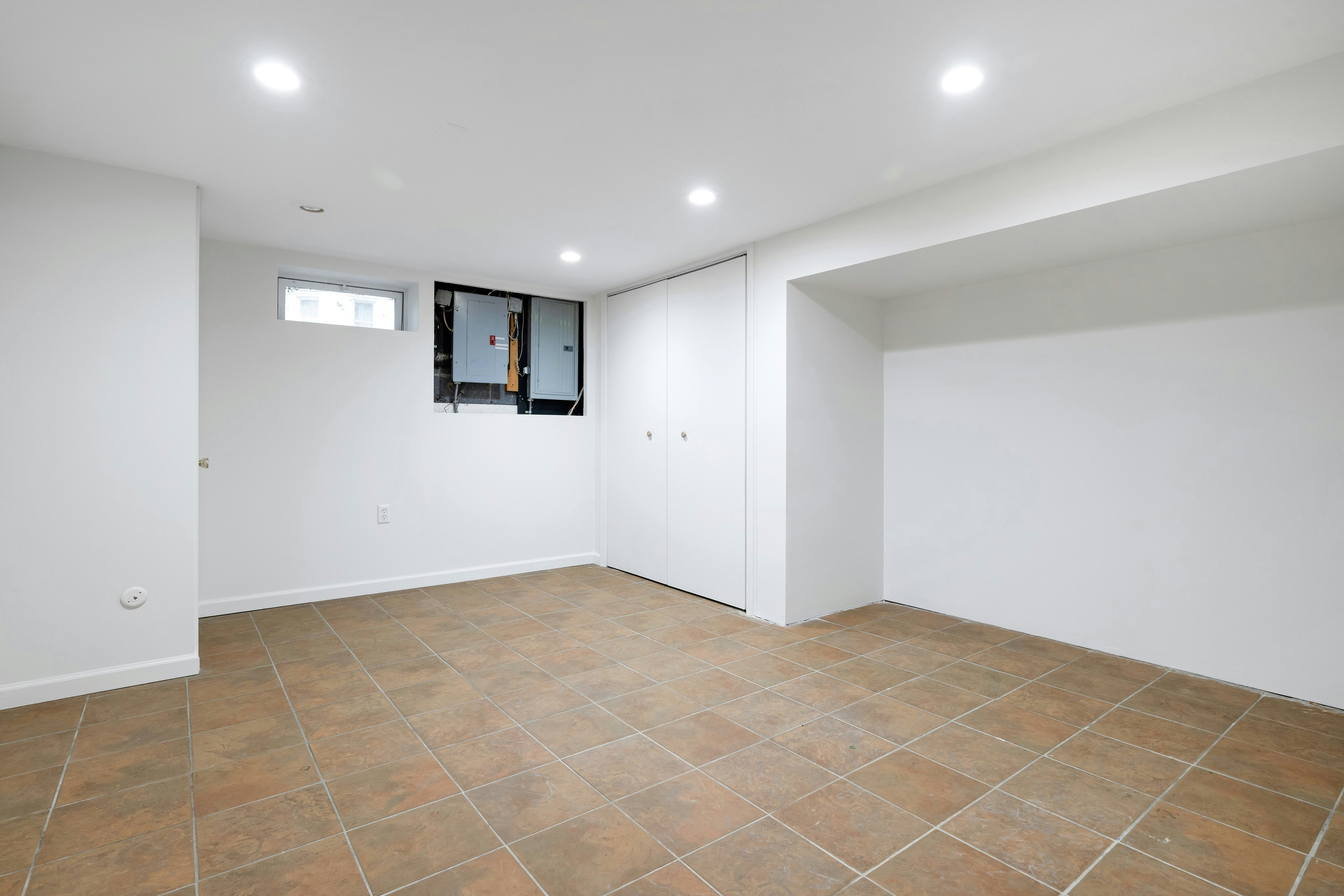 16 Lakeside Avenue 