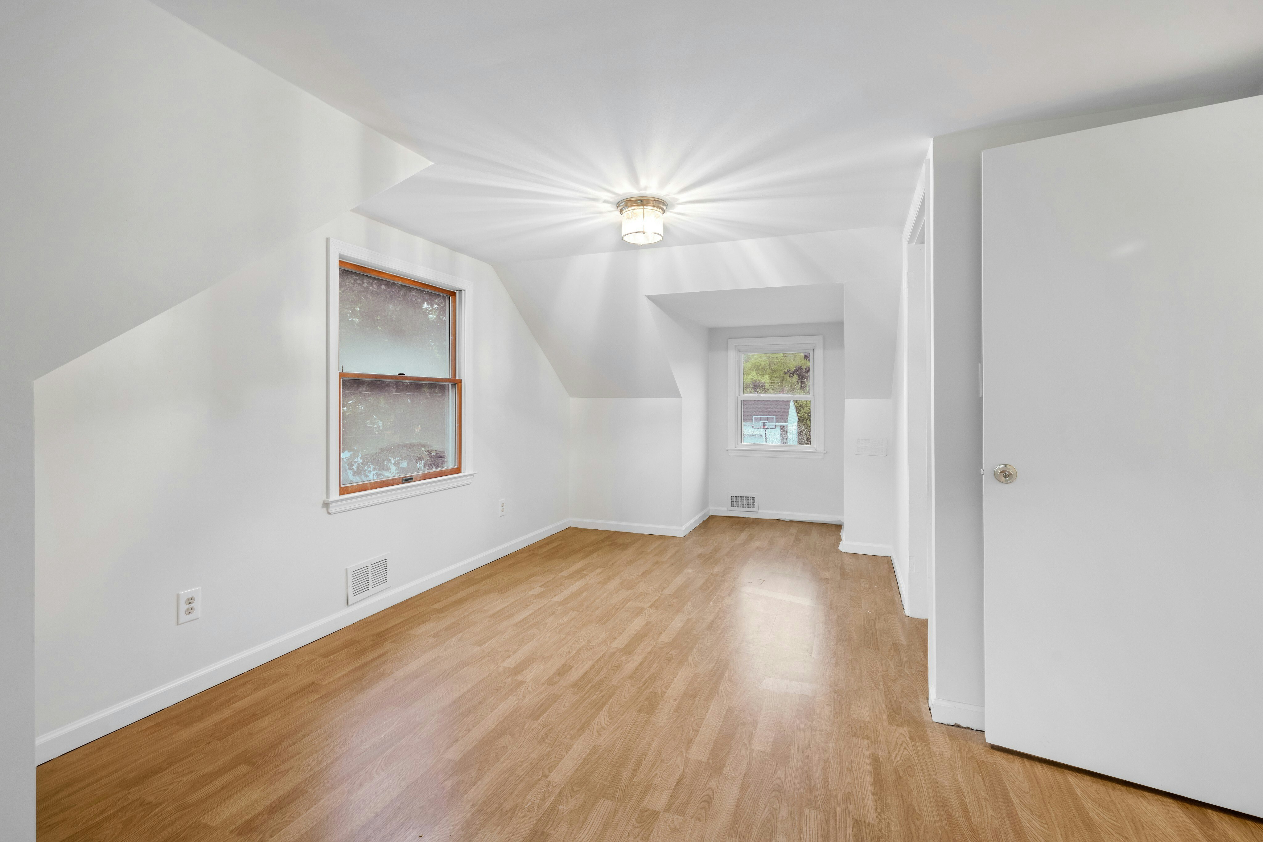 16 Lakeside Avenue 