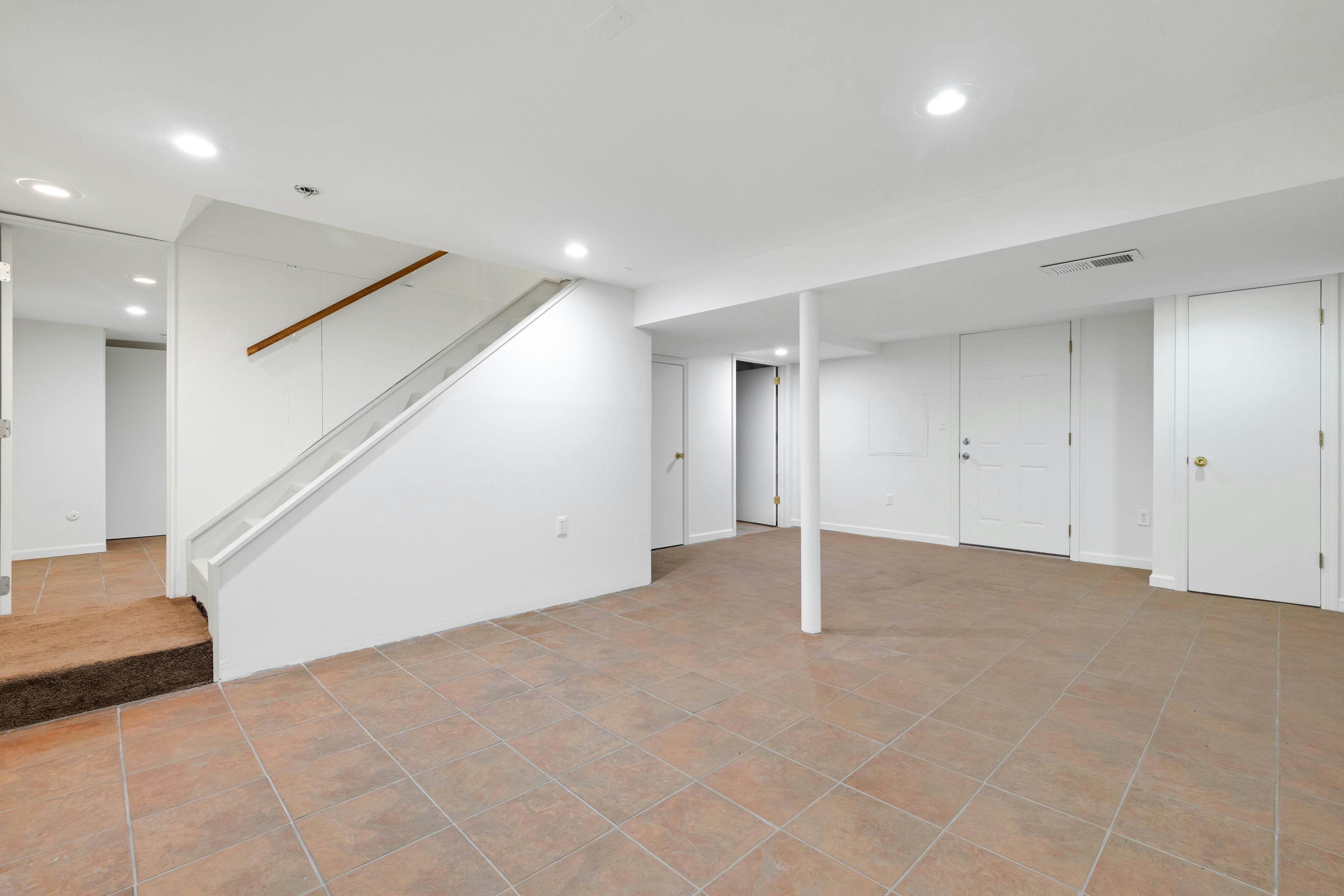 16 Lakeside Avenue 