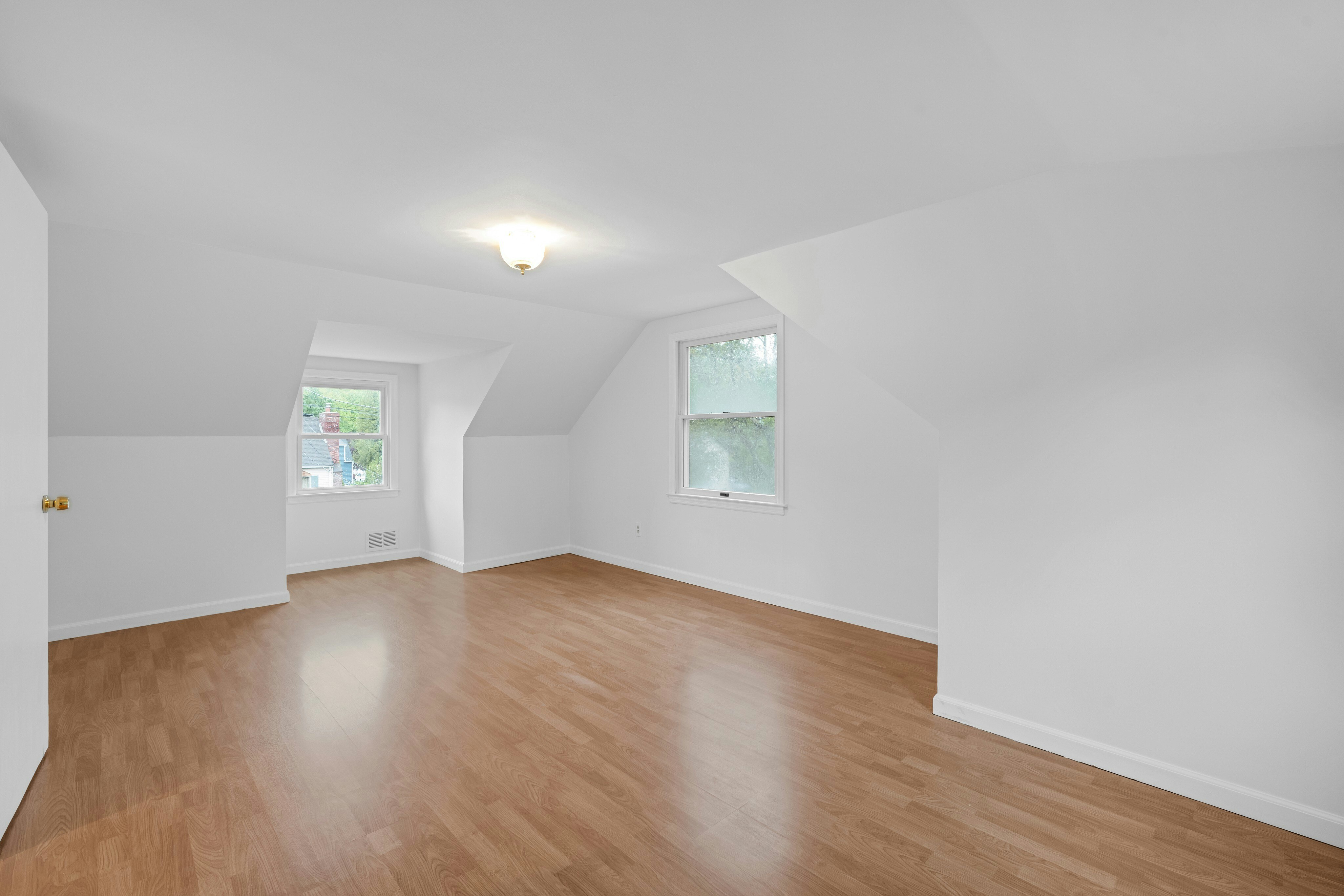 16 Lakeside Avenue 