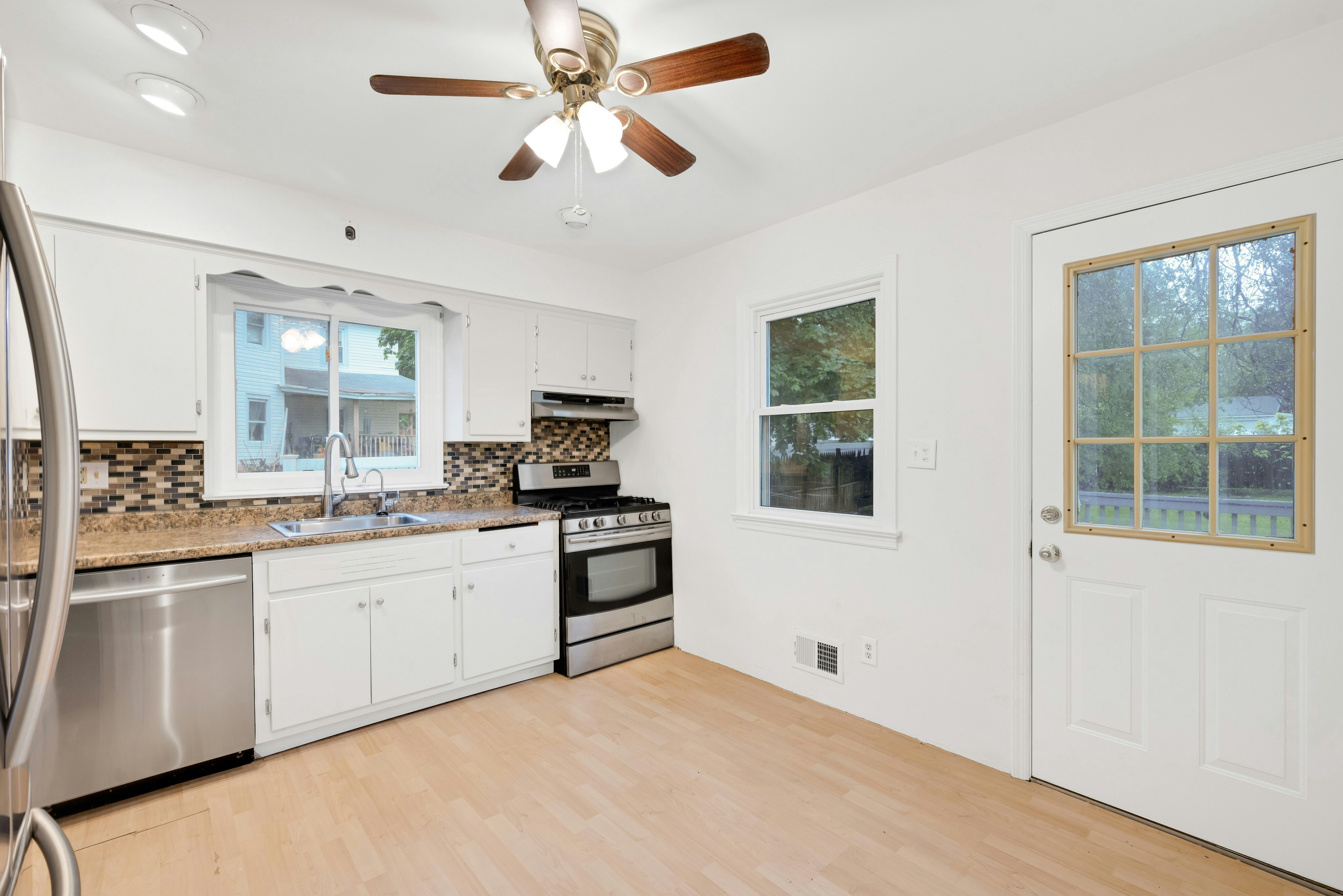 16 Lakeside Avenue 