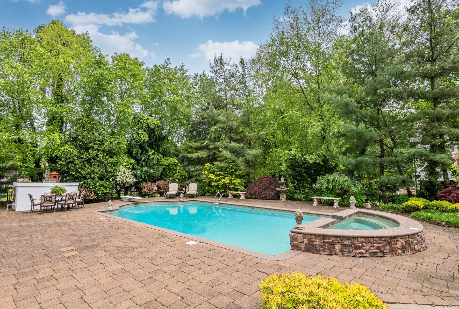 151 Woodland