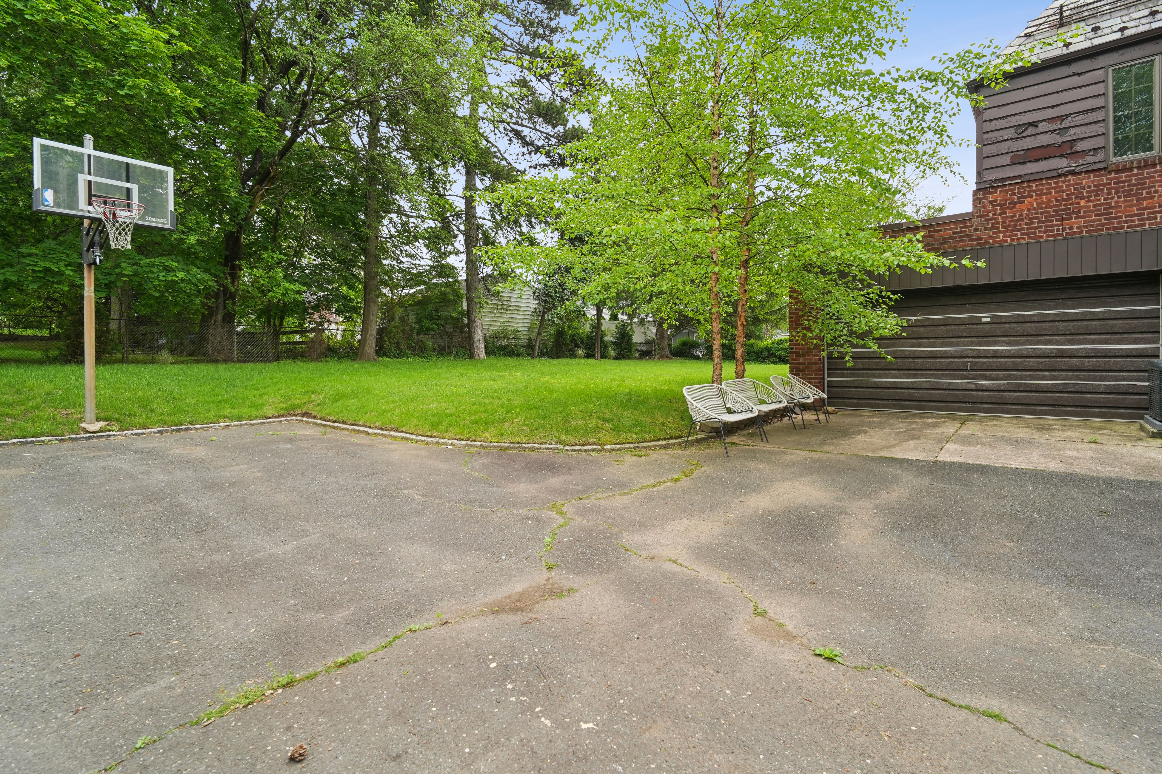 380 Maple Hill 