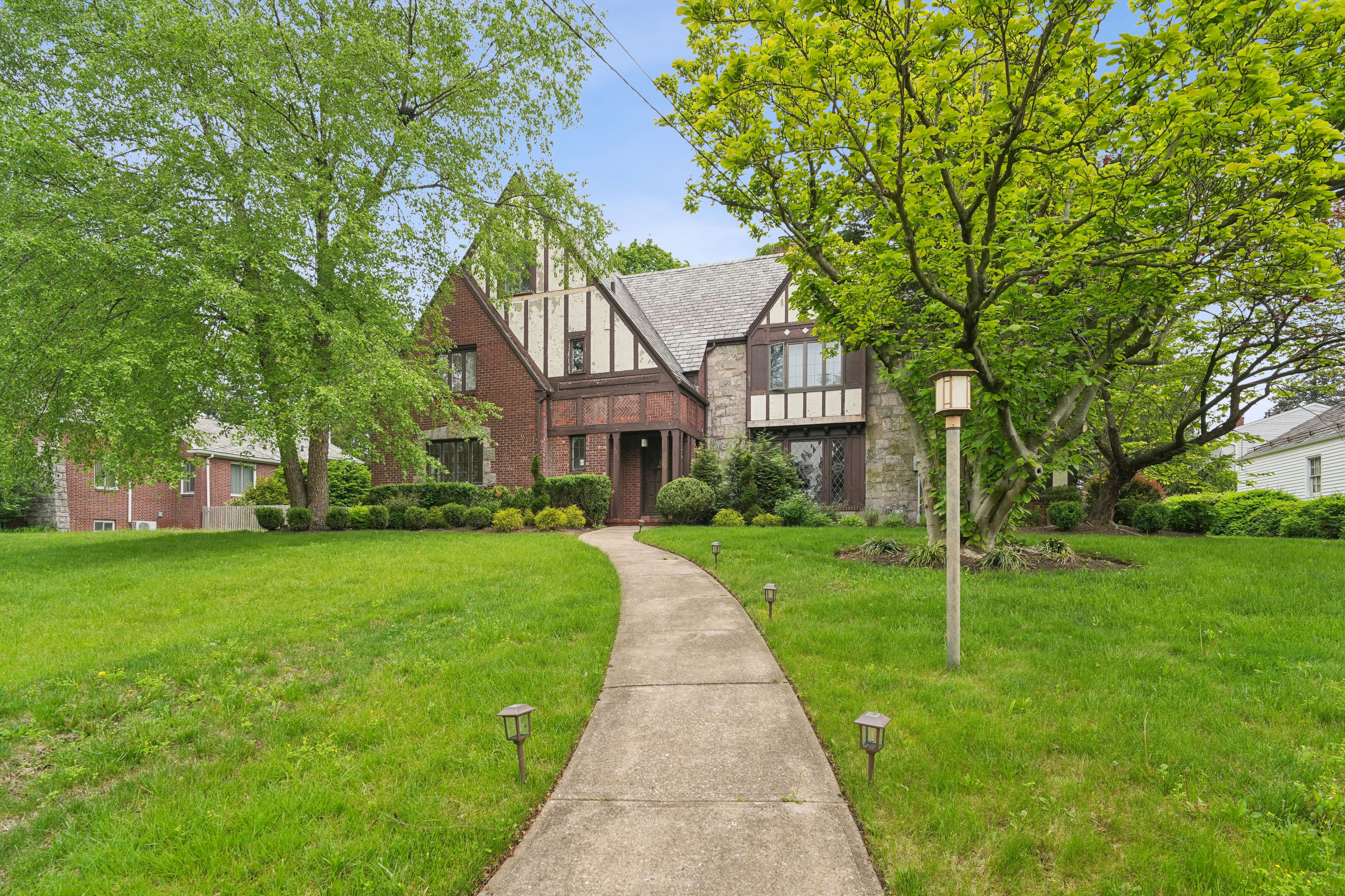 380 Maple Hill 