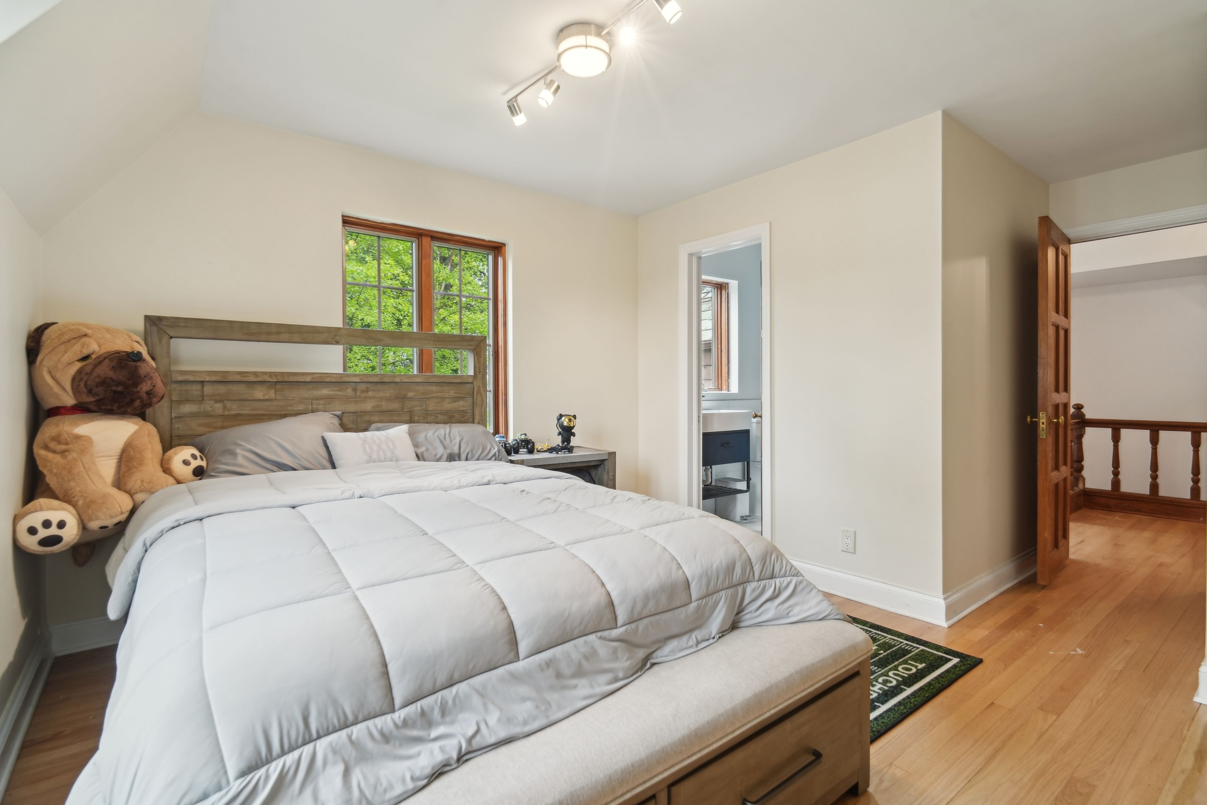 380 Maple Hill 