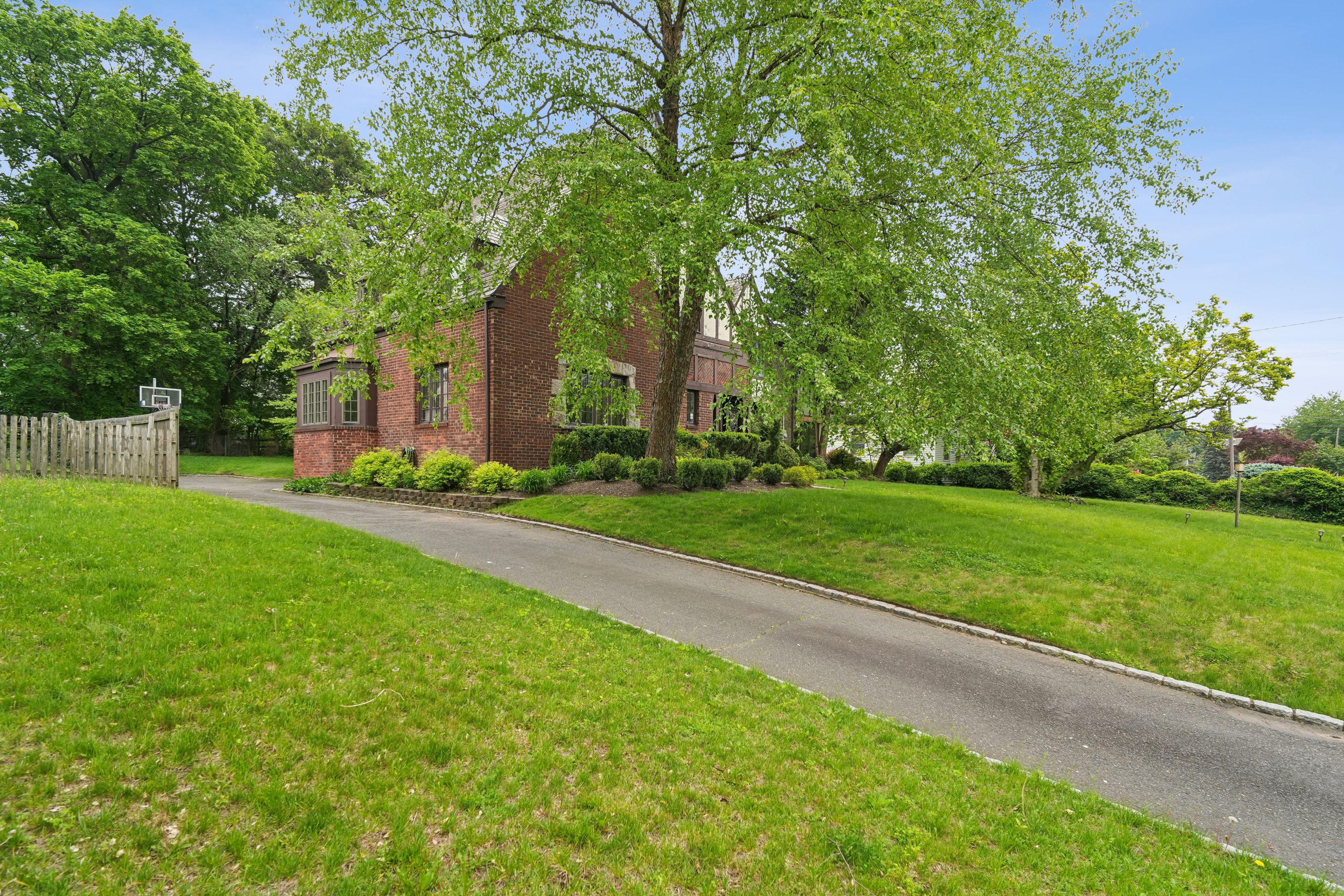 380 Maple Hill 