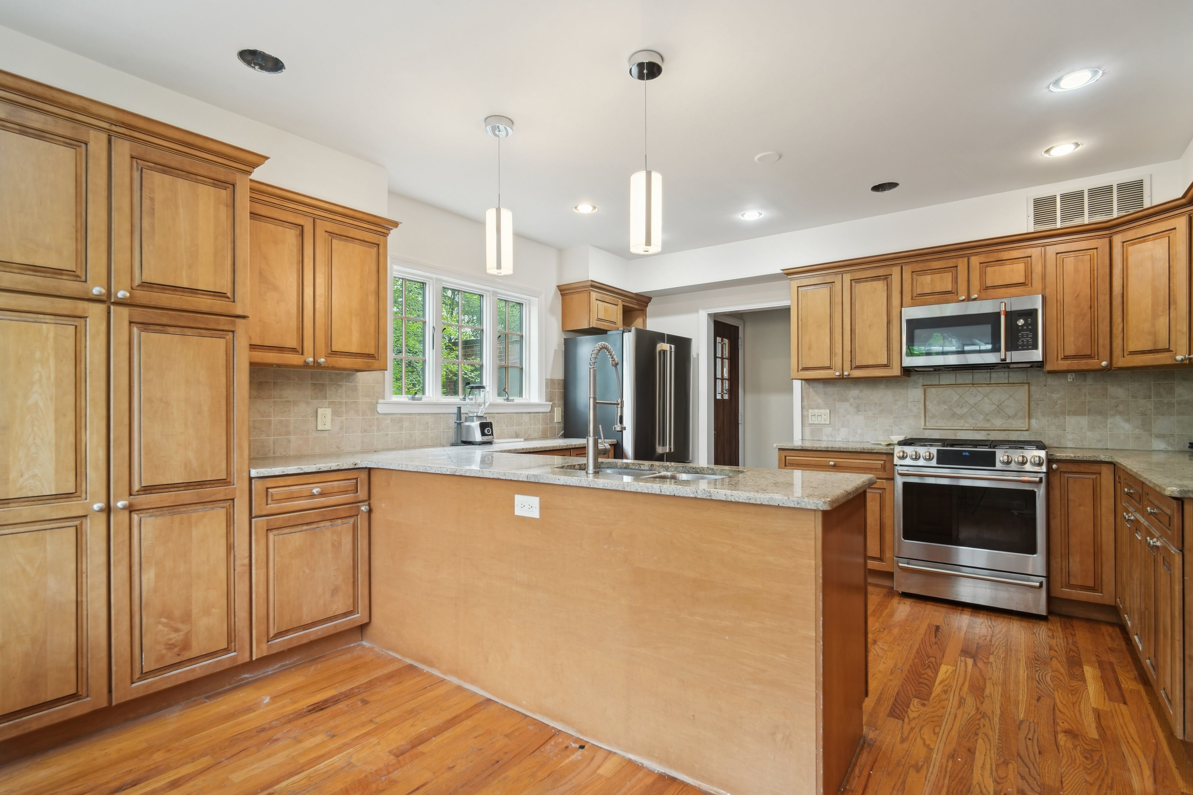 380 Maple Hill 