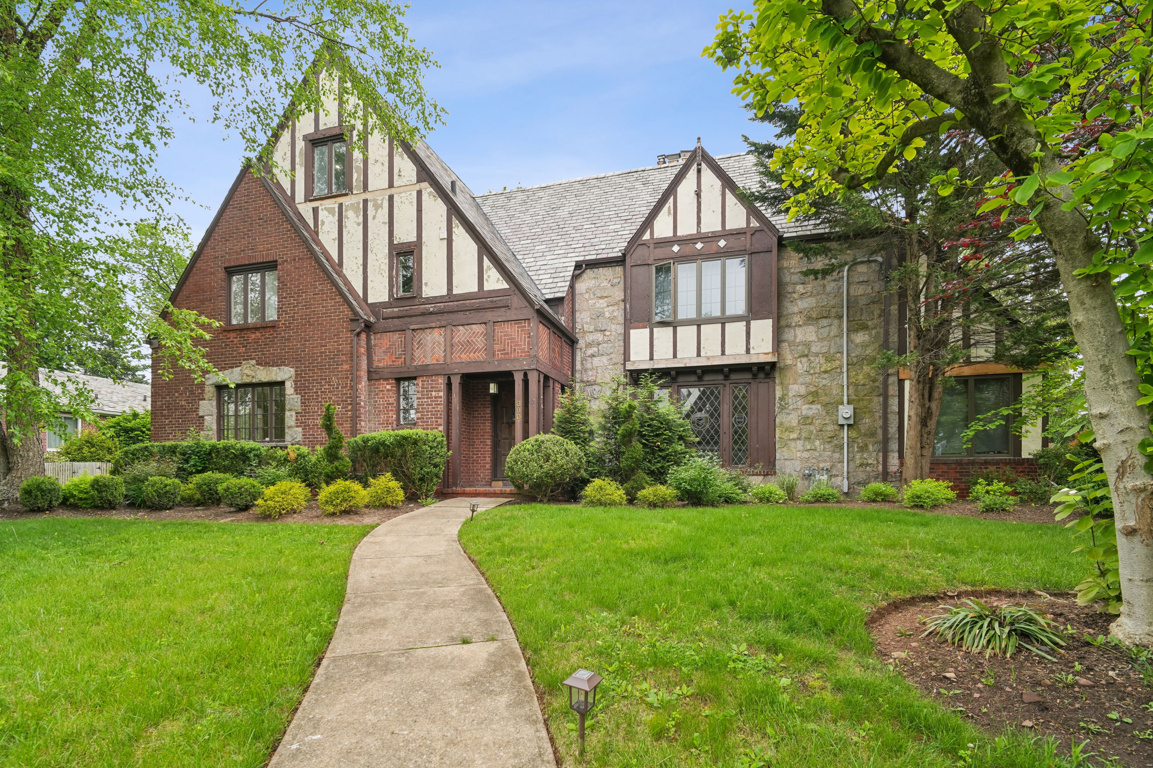 380 Maple Hill 