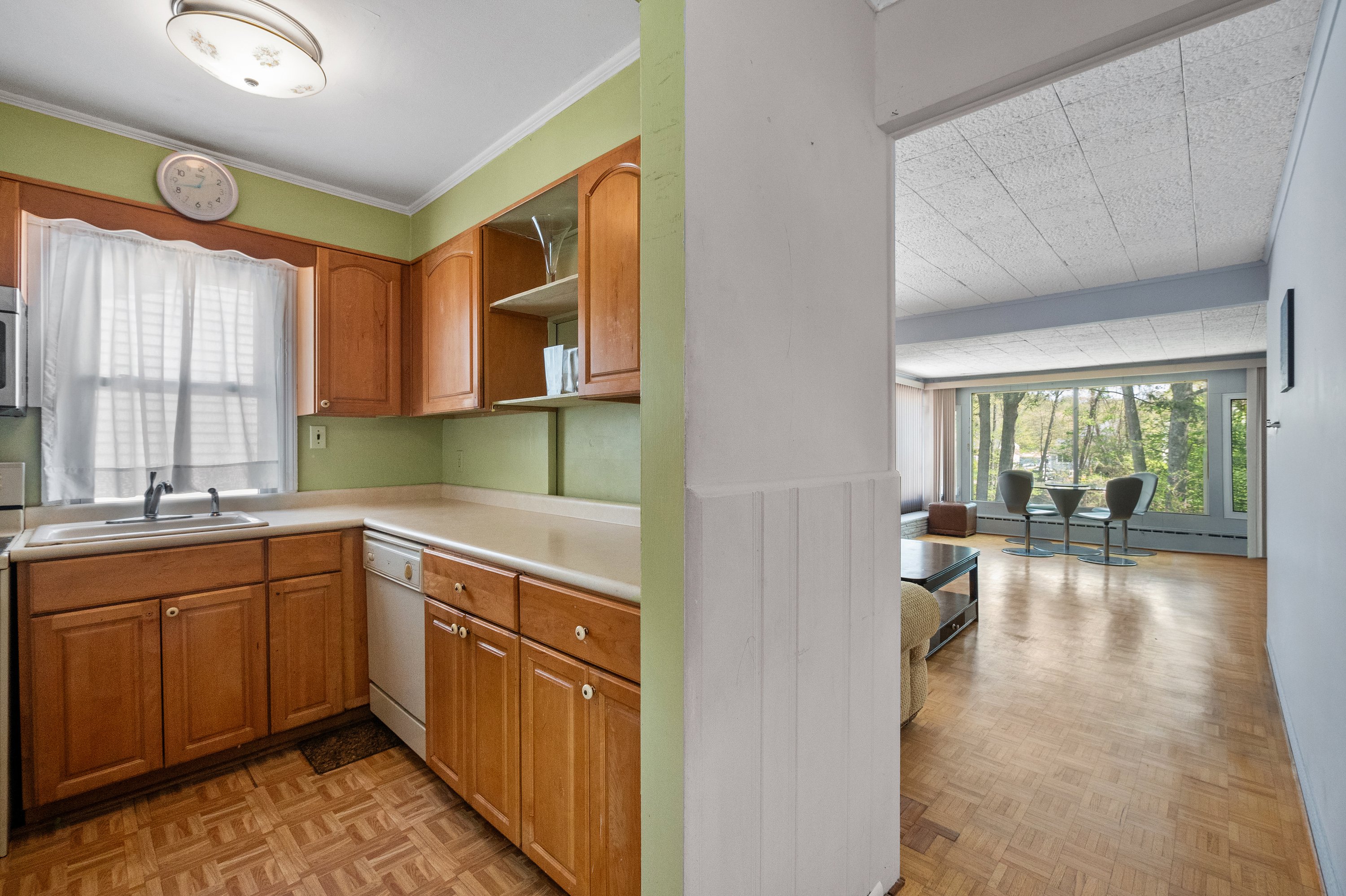 98 Roosevelt Boulevard 