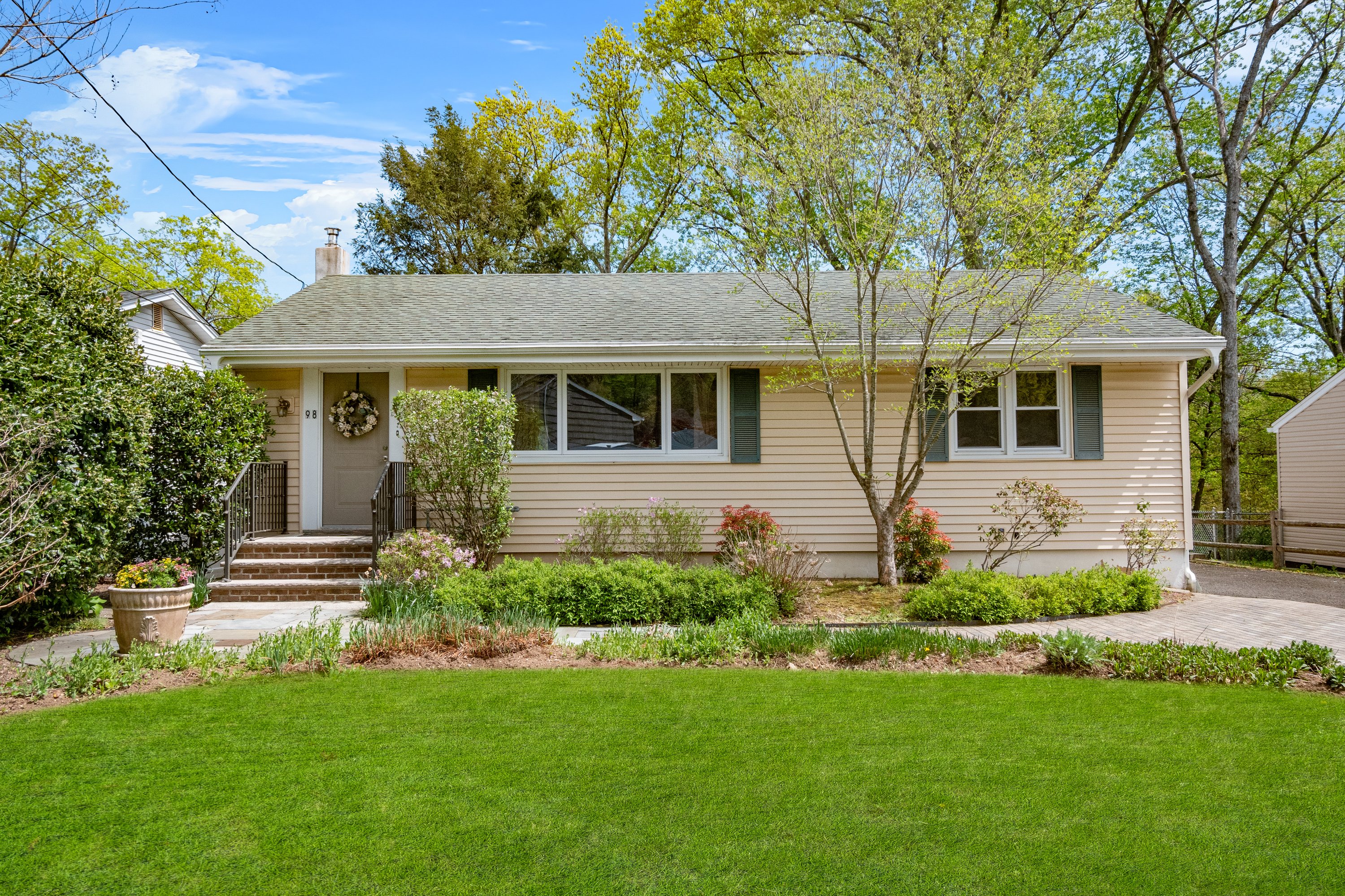 98 Roosevelt Boulevard 