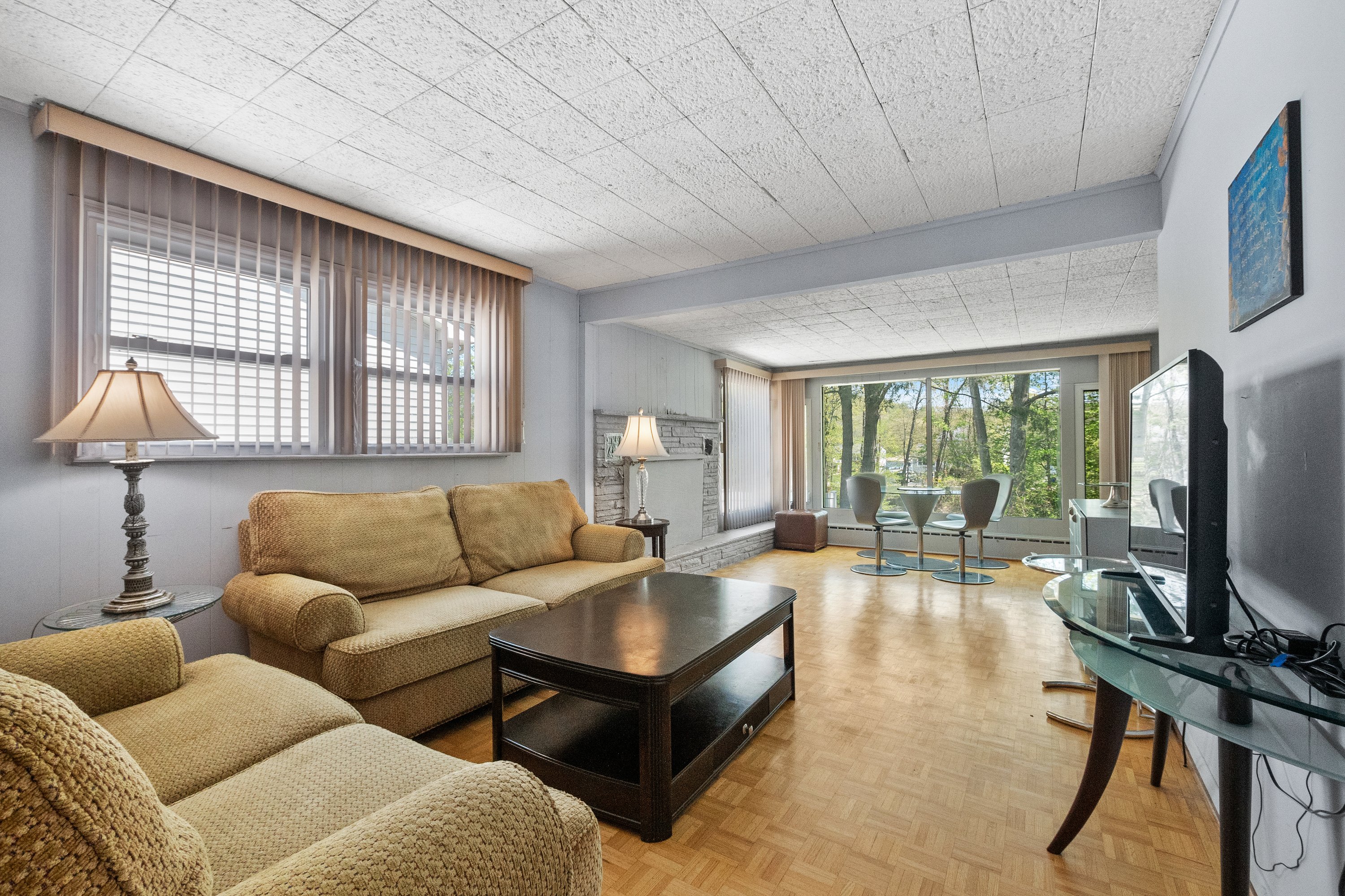 98 Roosevelt Boulevard 
