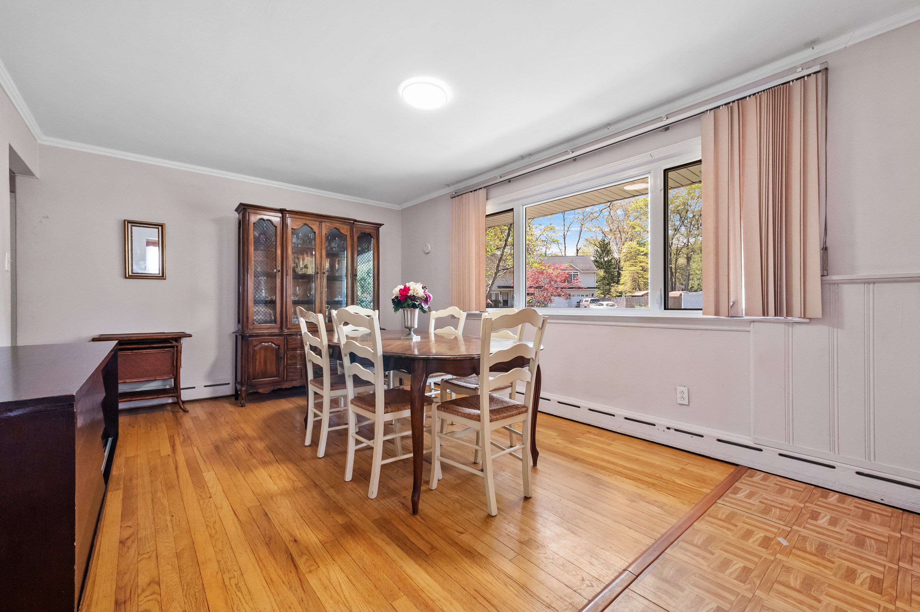 98 Roosevelt Boulevard 