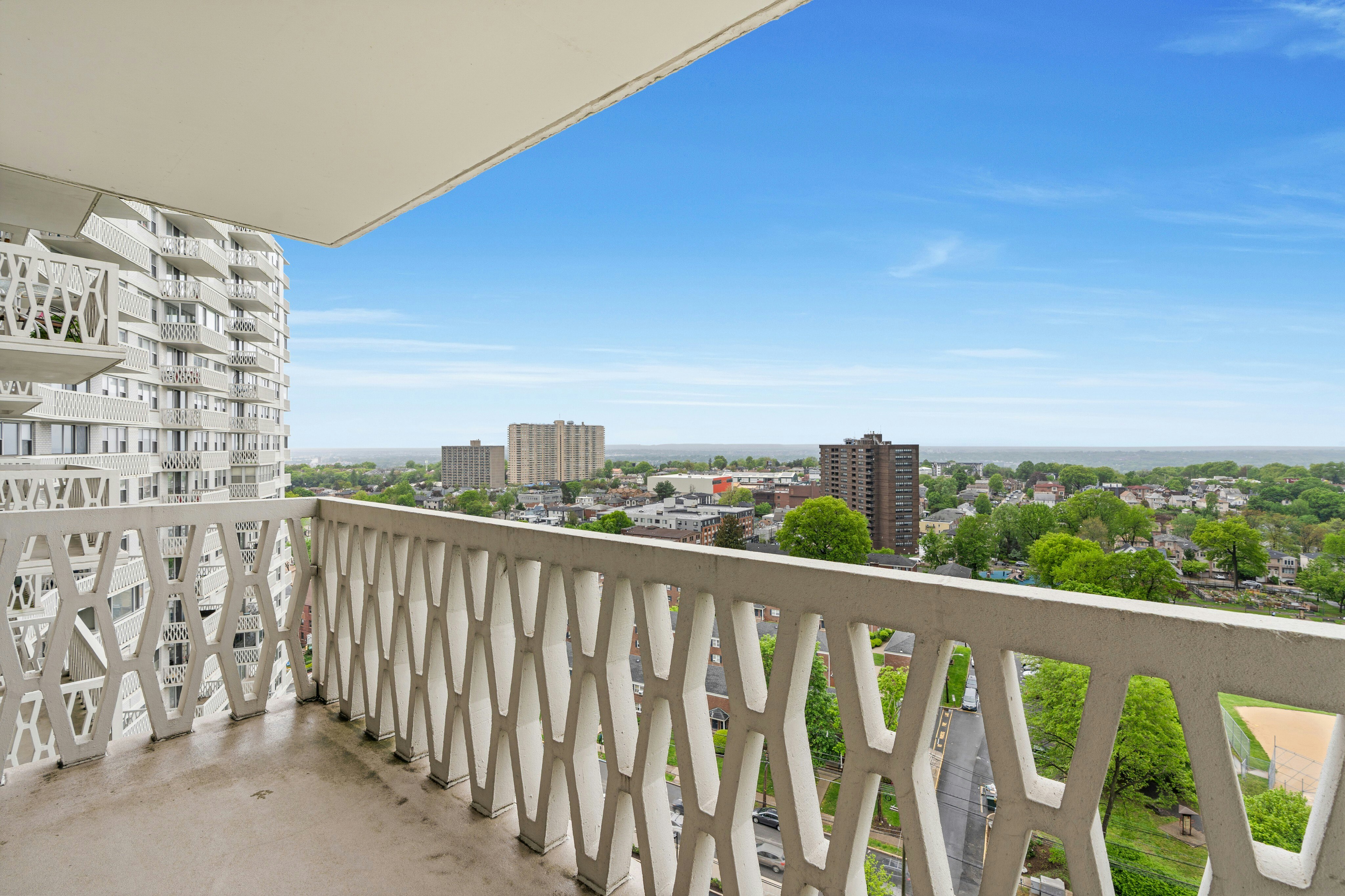 2000 Linwood Avenue 16B