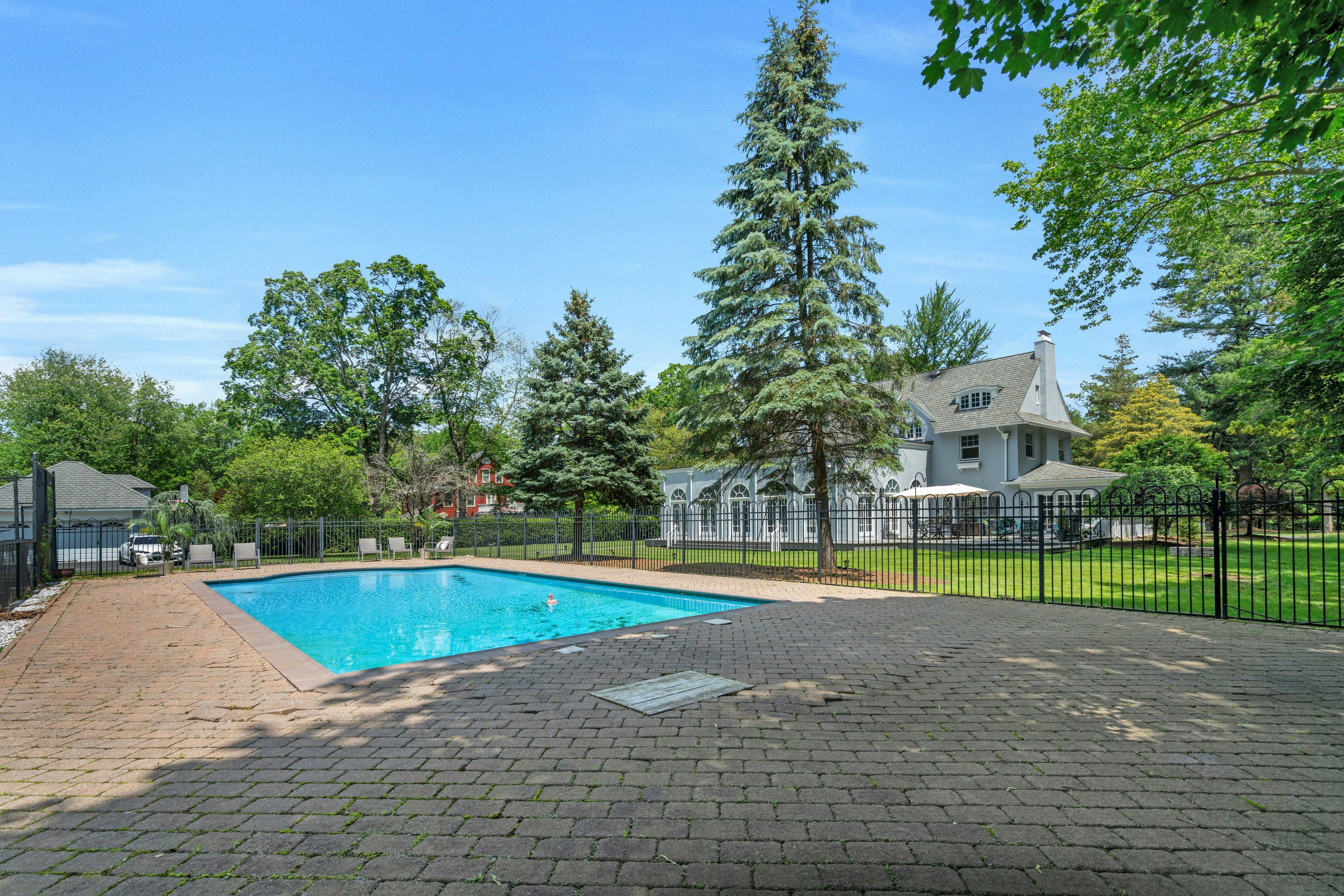 225 Glen Road 