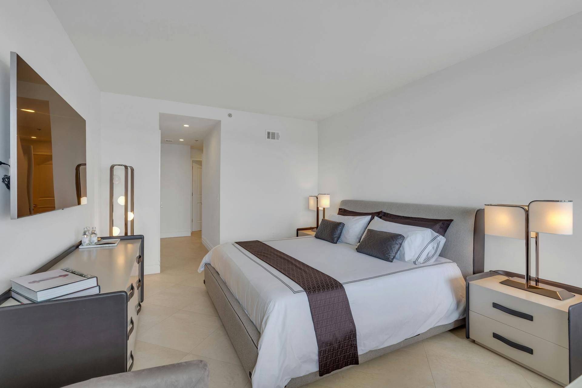 100 Carlyle Unit# CSVP6