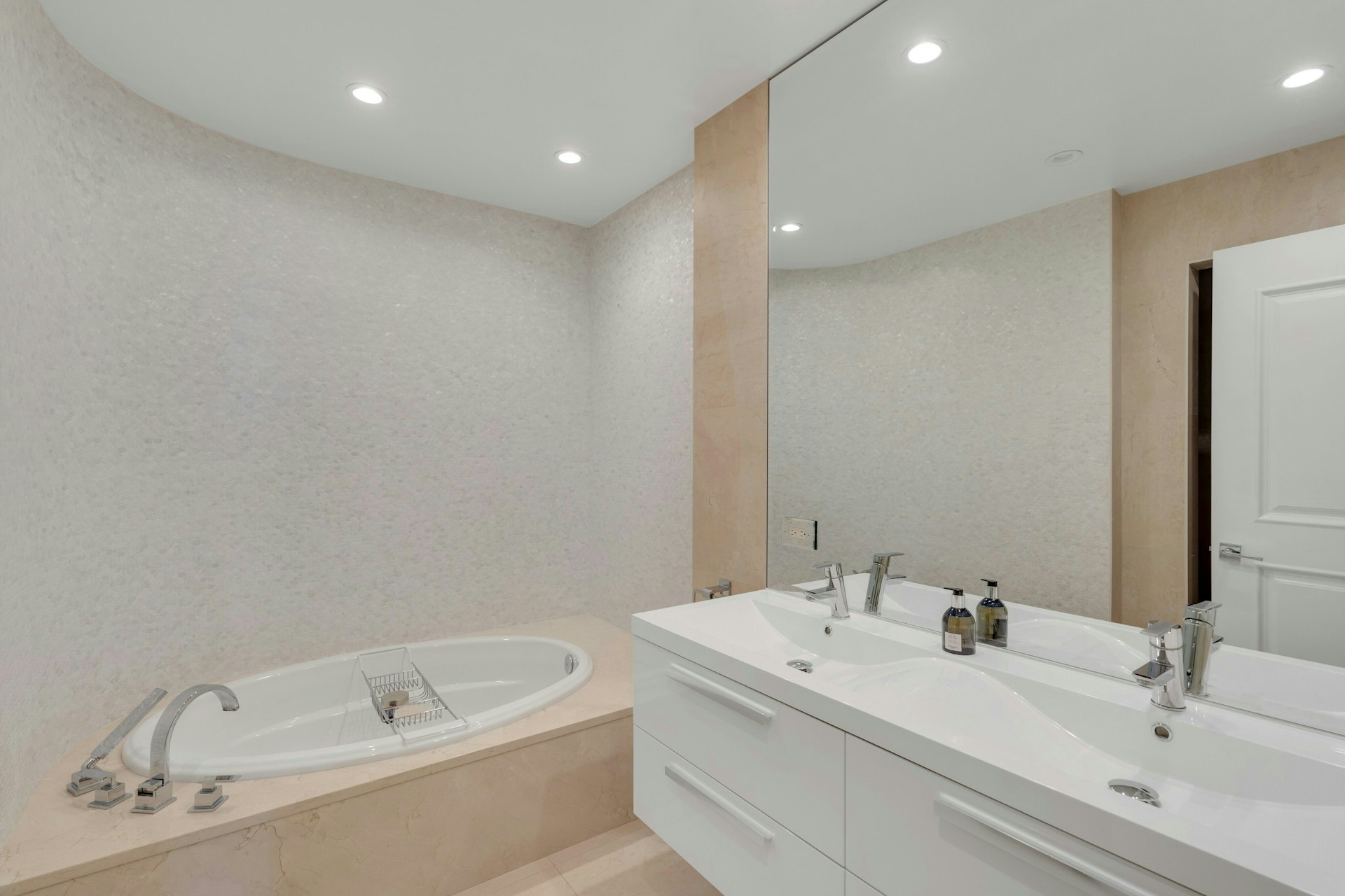 100 Carlyle Unit# CSVP6