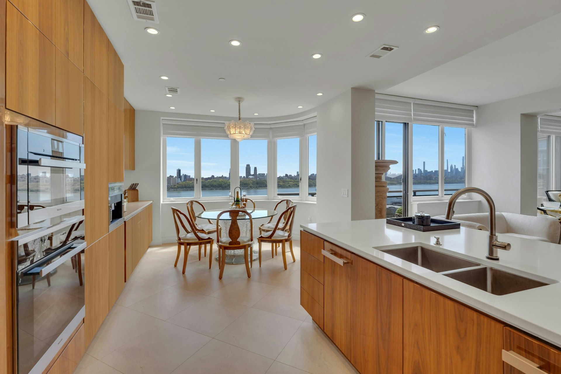 100 Carlyle Unit# CSVP6