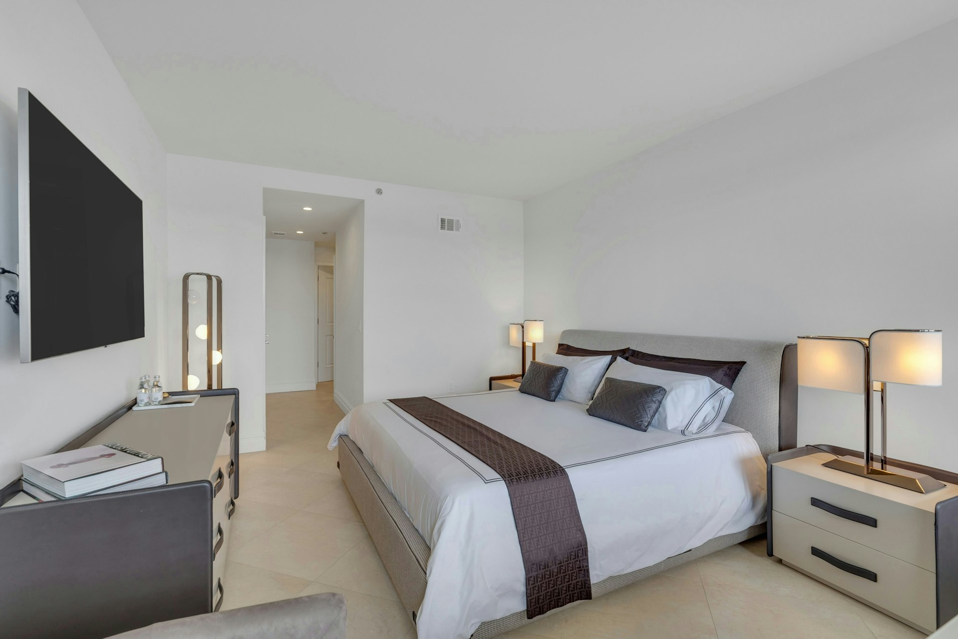 100 Carlyle Unit# CSVP6