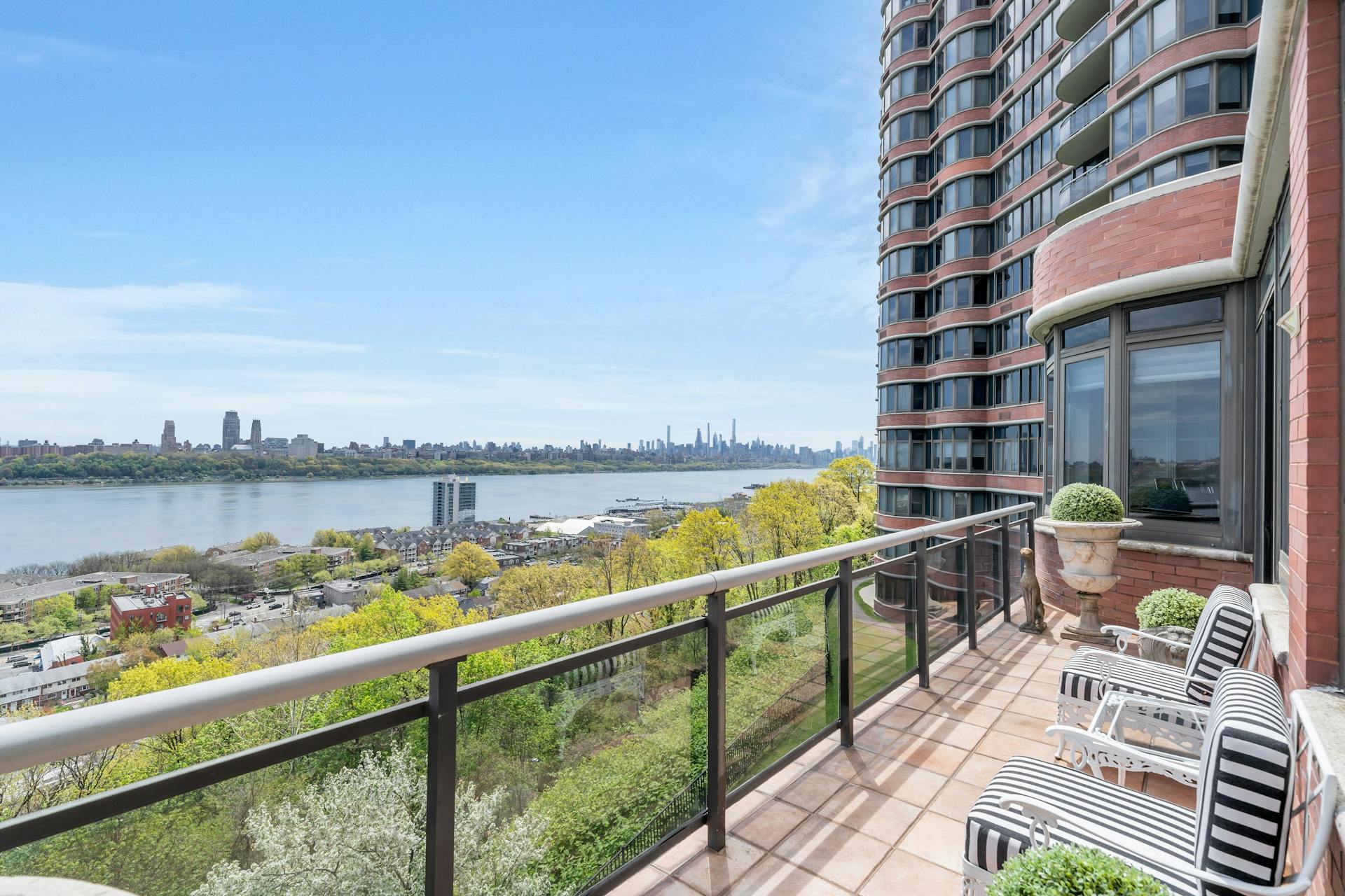 100 Carlyle Unit# CSVP6