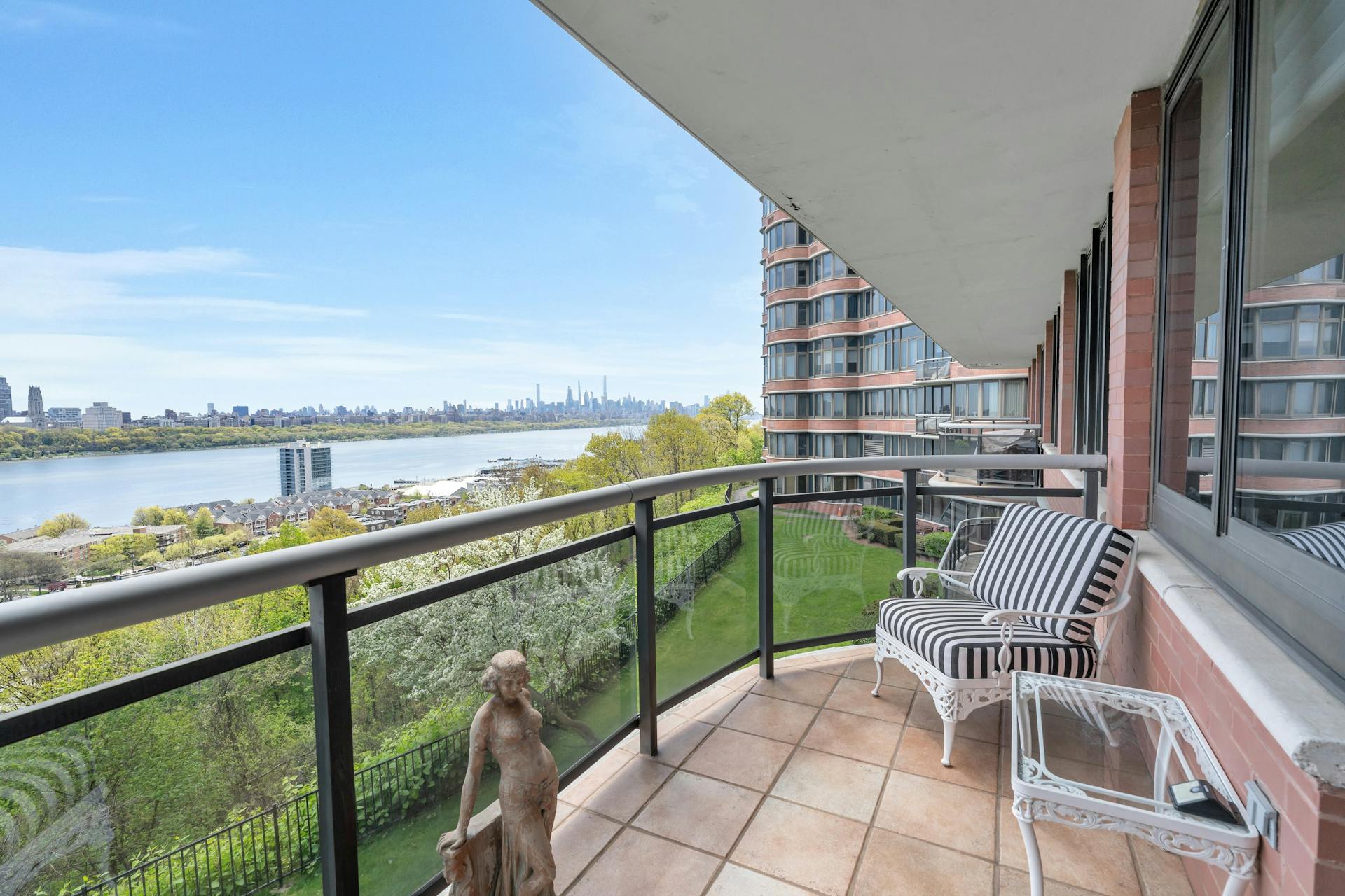 100 Carlyle Unit# CSVP6