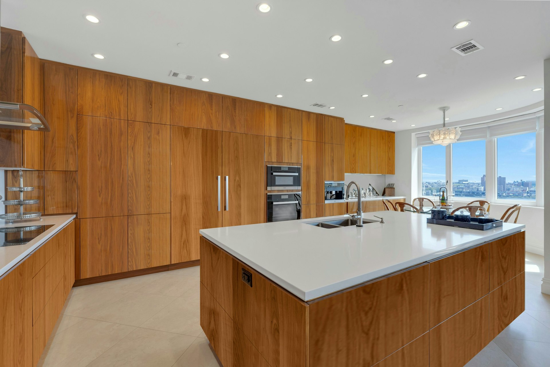 100 Carlyle Unit# CSVP6