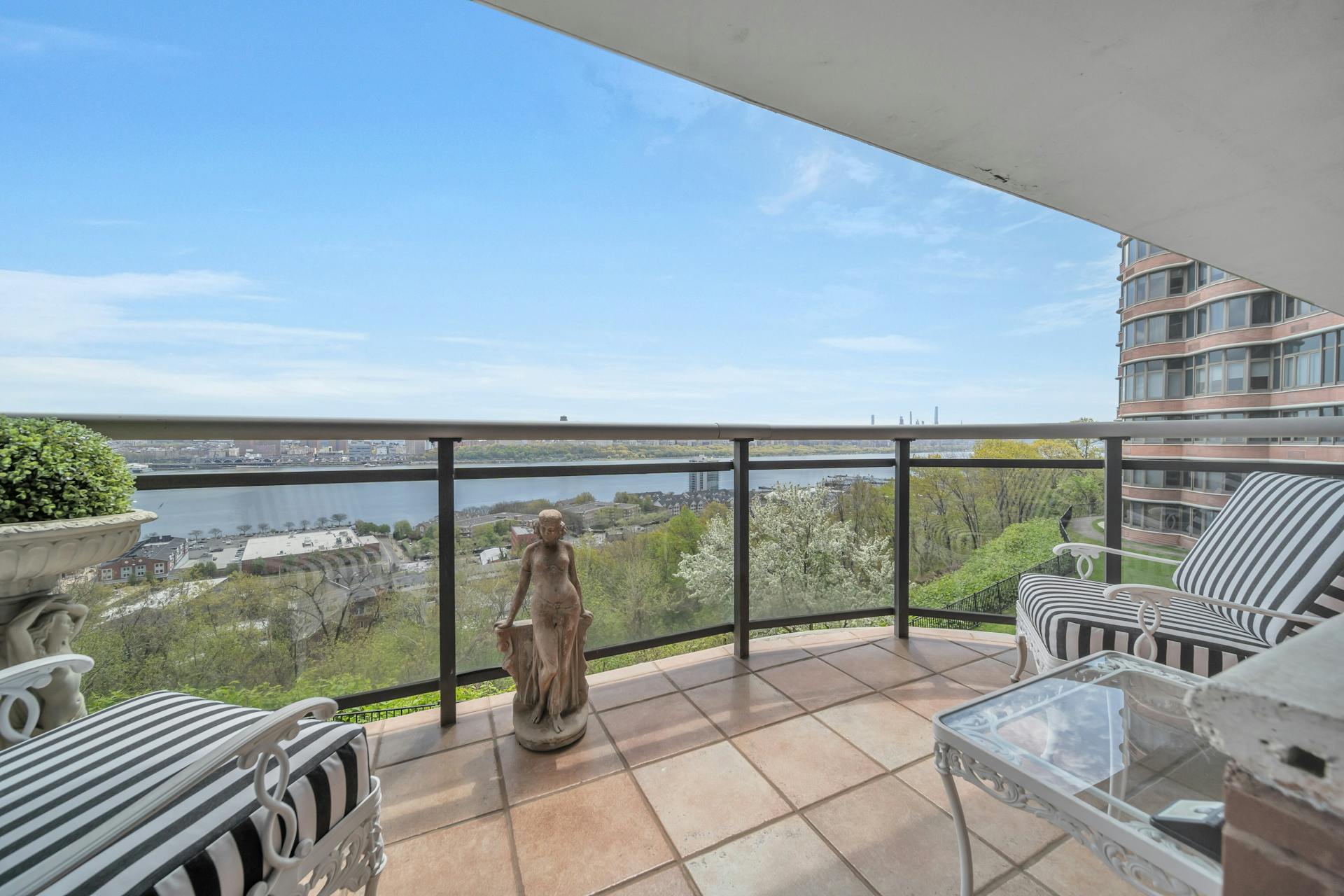 100 Carlyle Unit# CSVP6