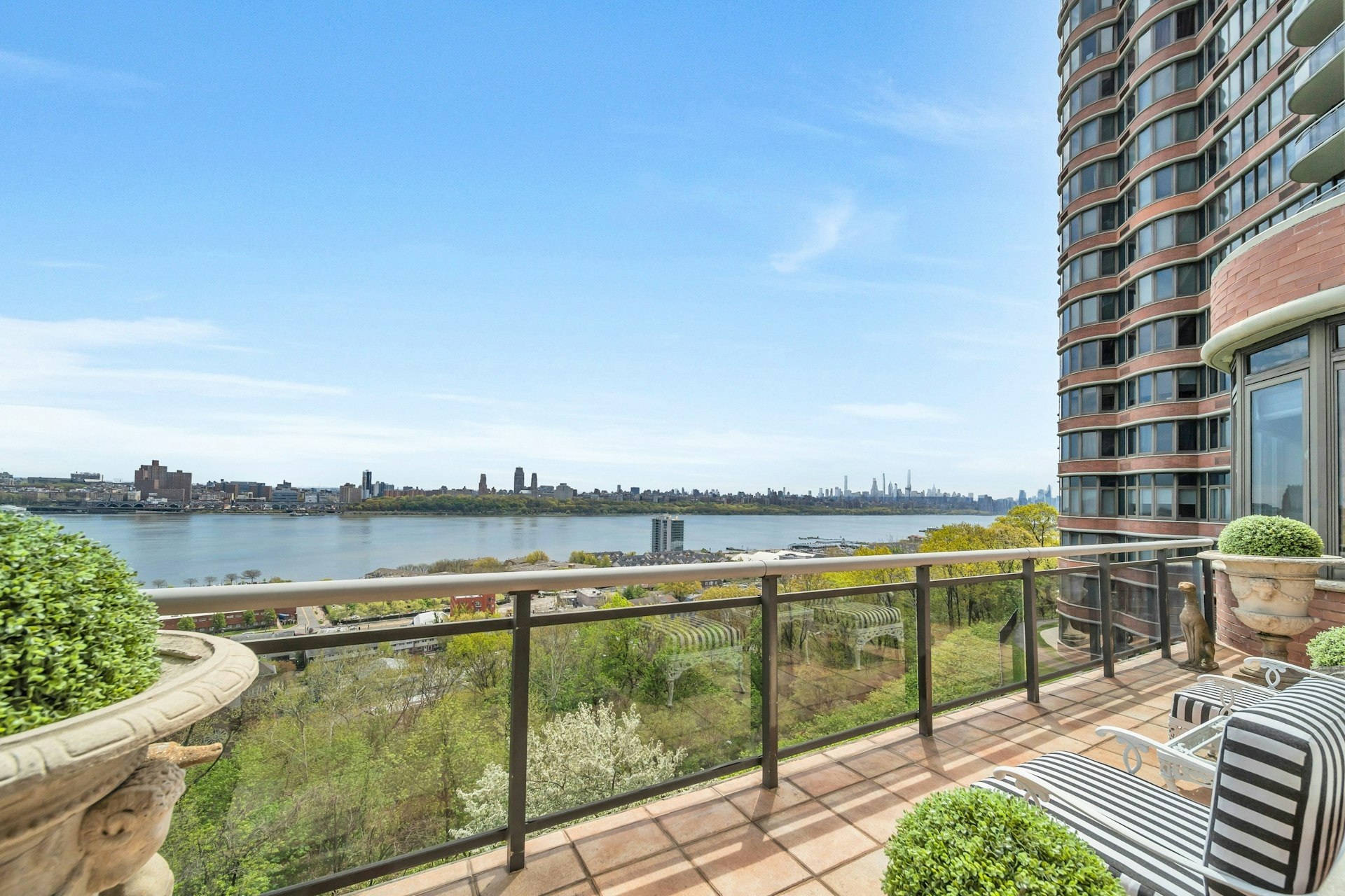 100 Carlyle Unit# CSVP6