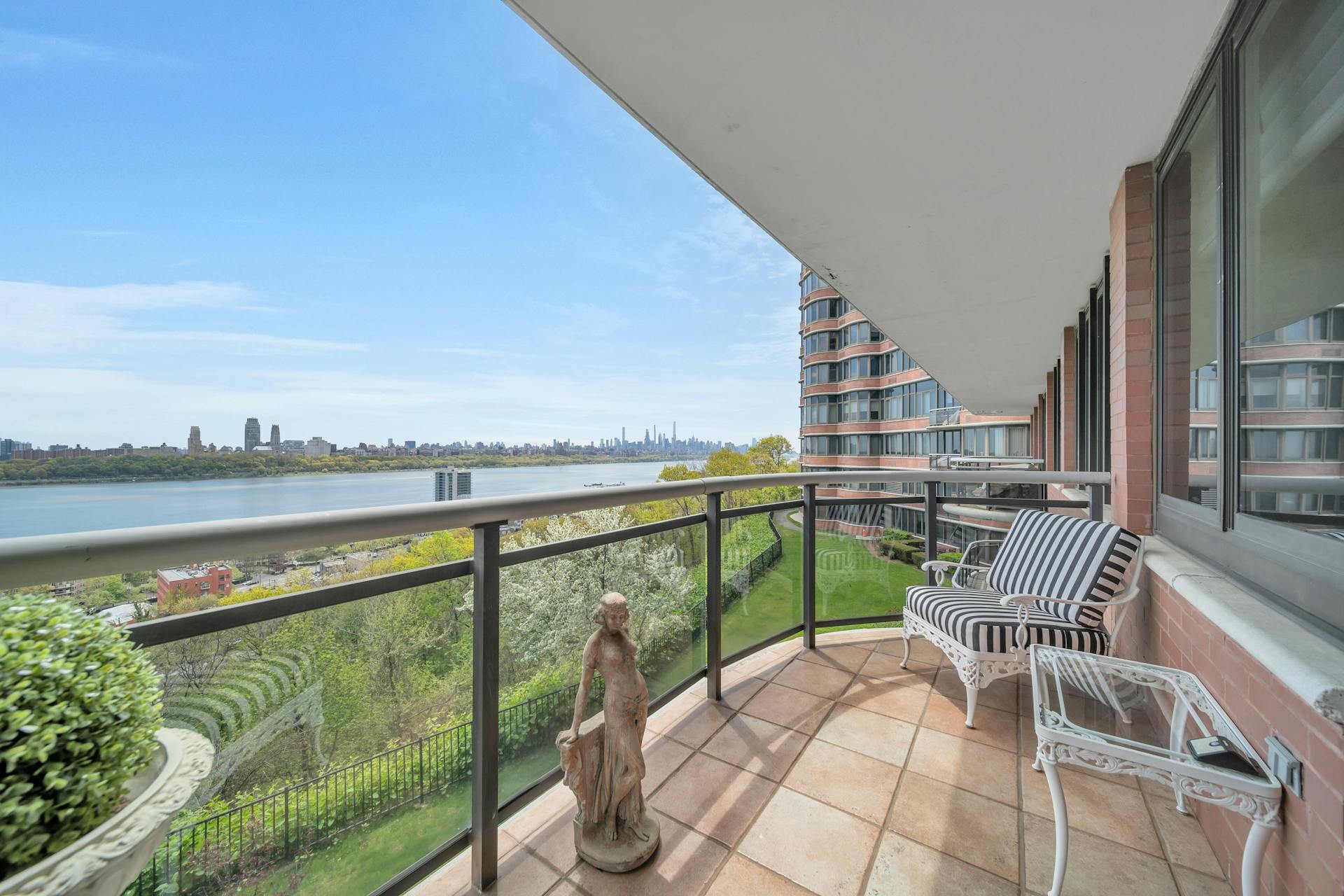 100 Carlyle Unit# CSVP6