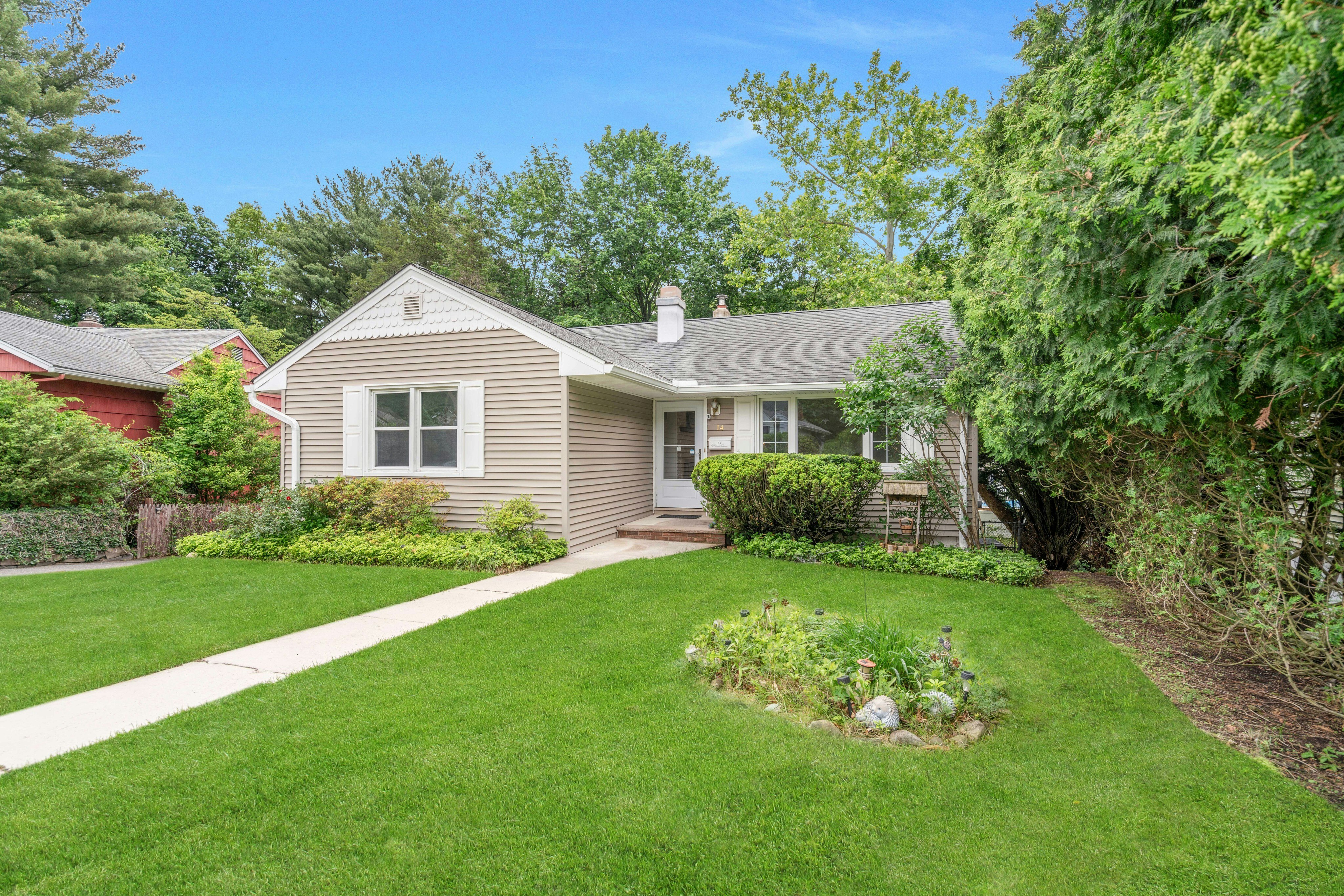 14 Mohawk Avenue 