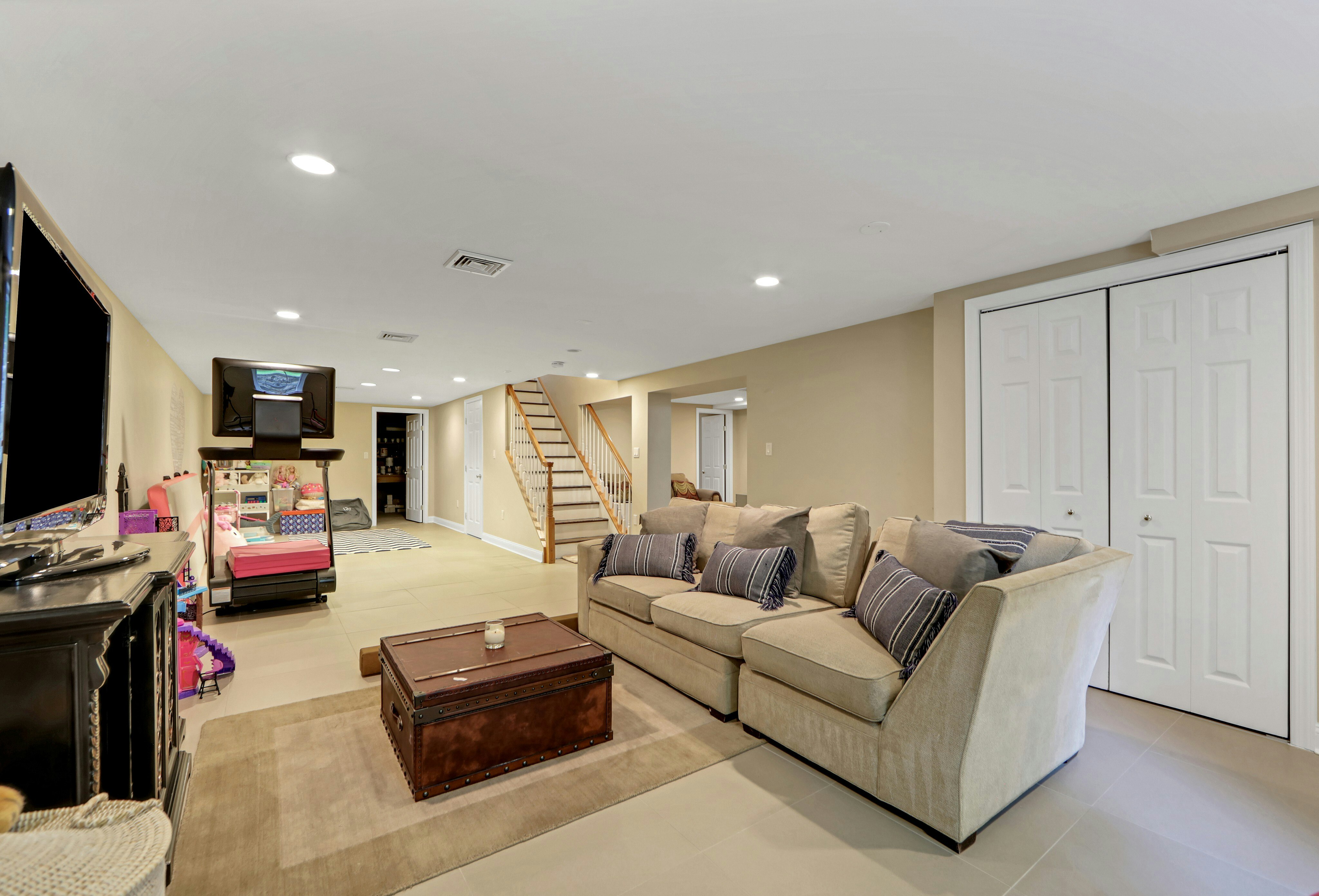 325 Hobar Court 