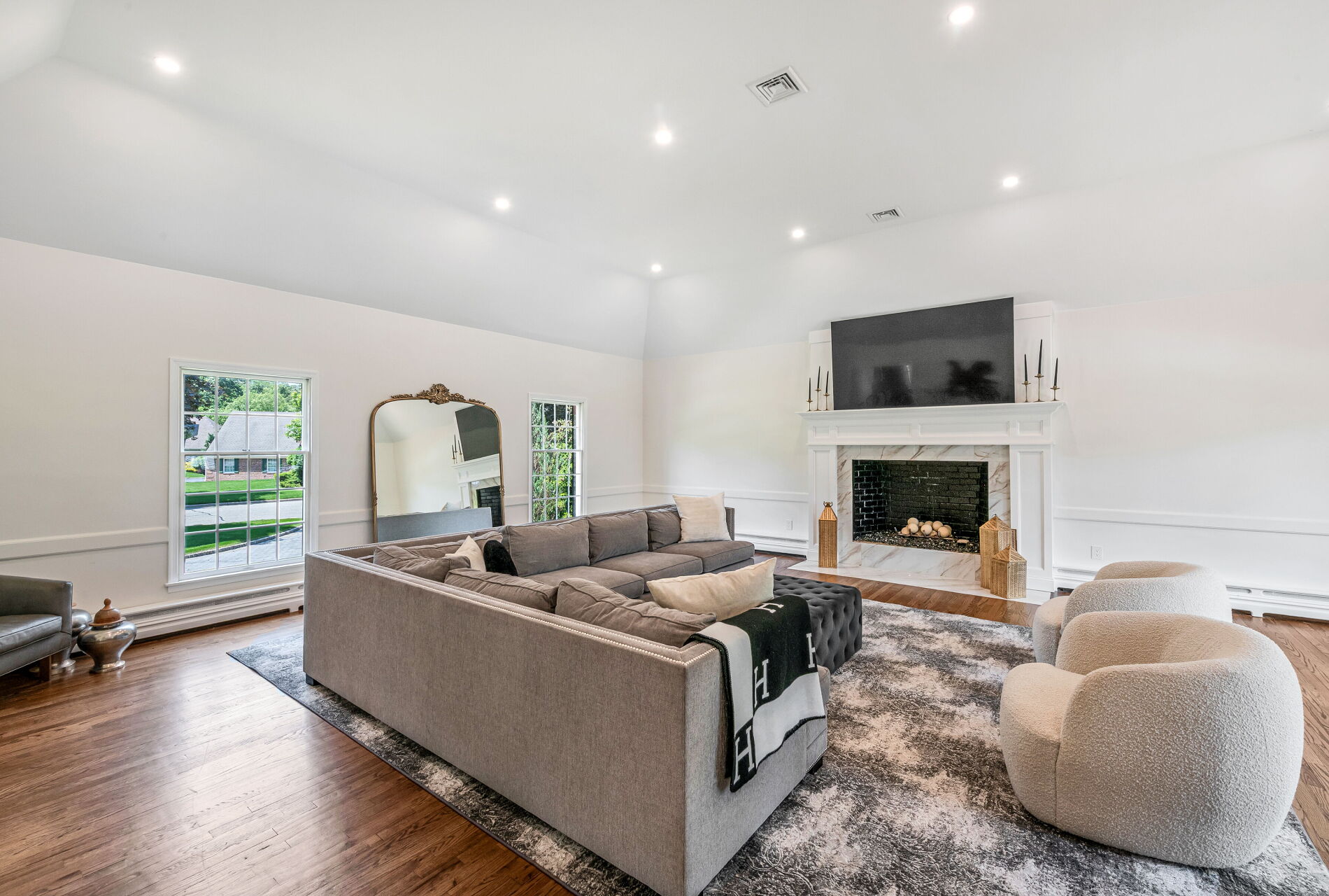 813 Sussex