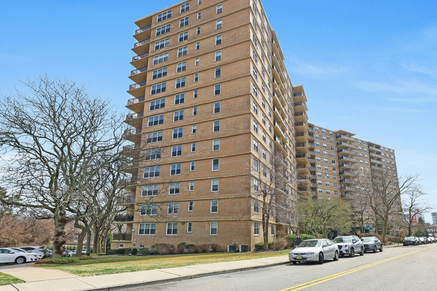 2200 North Central Rd #1N 