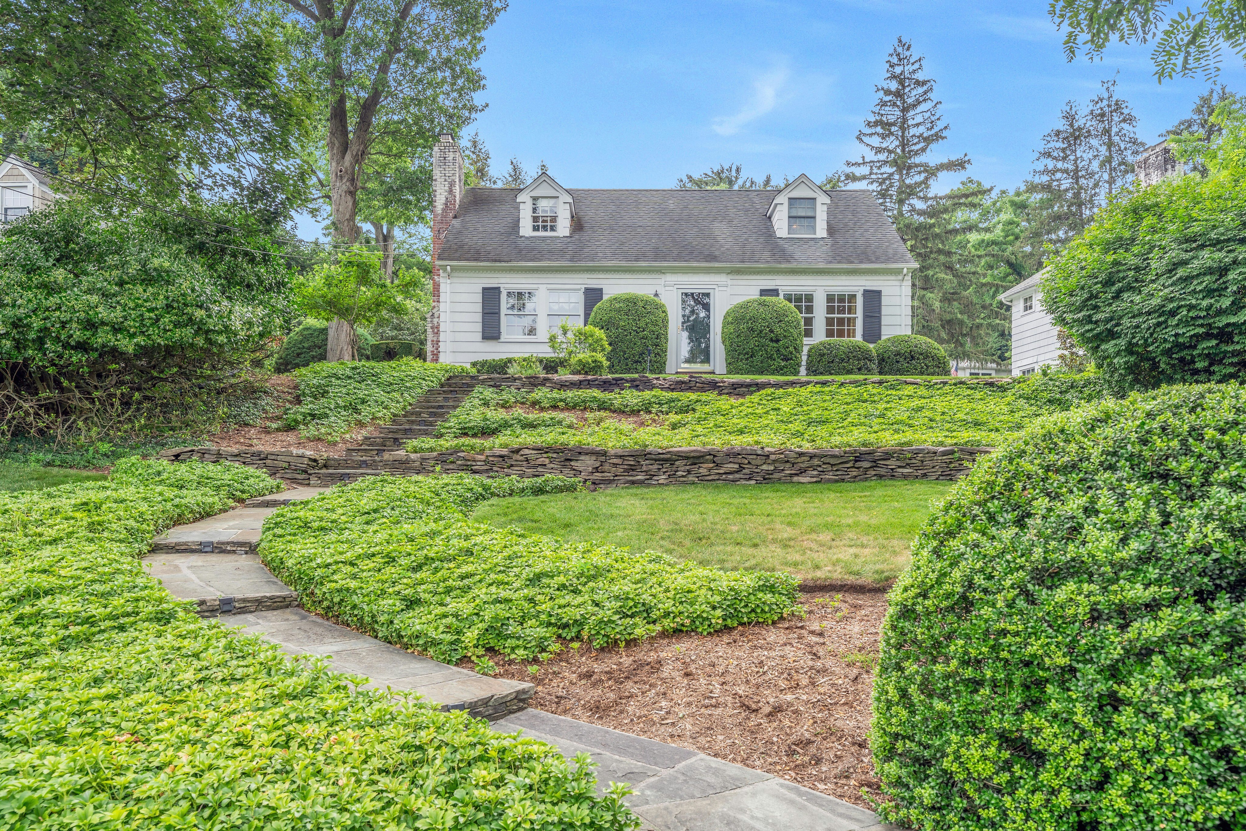 17 Crescent Place 