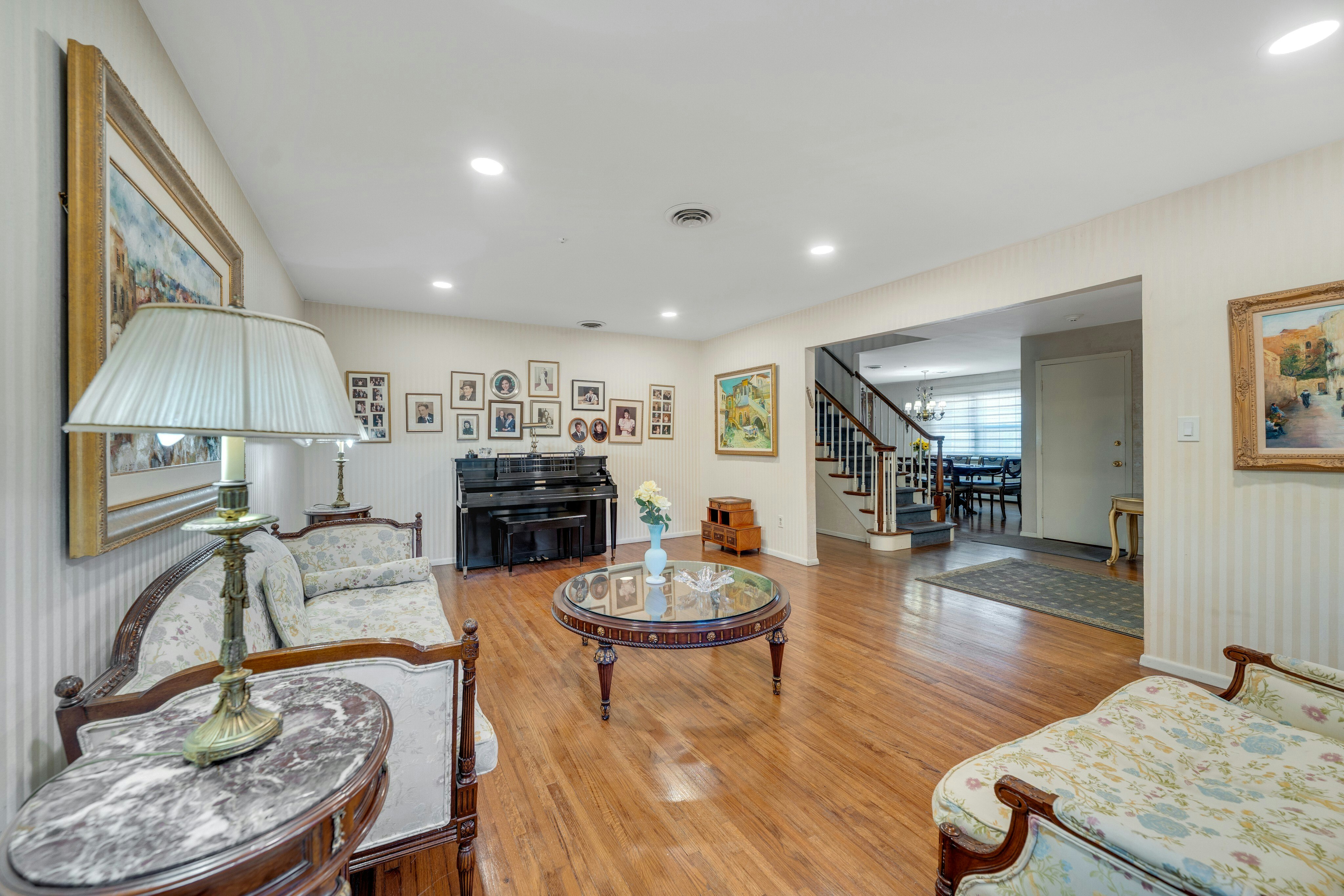 8-04 Susan Place 
