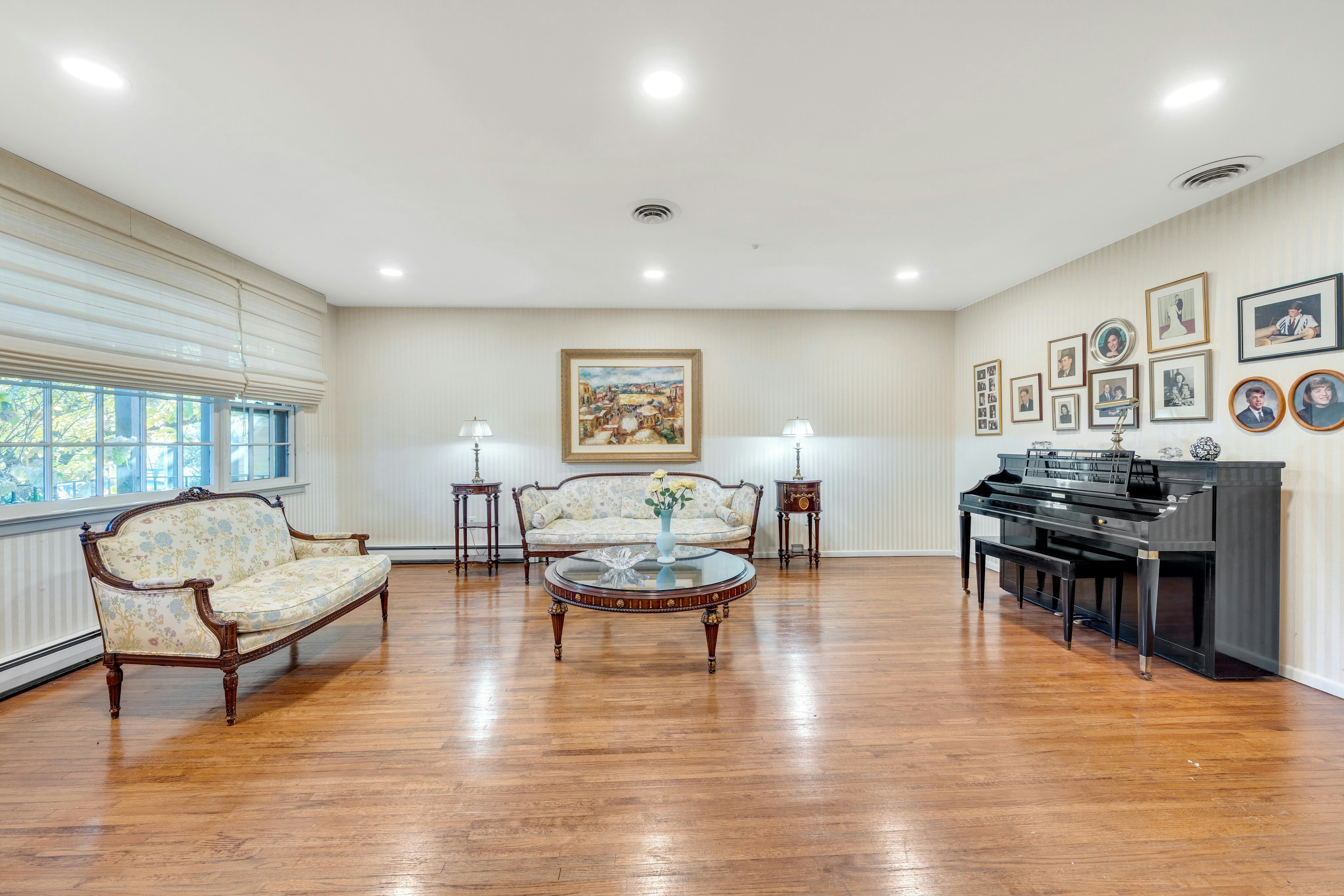 8-04 Susan Place 