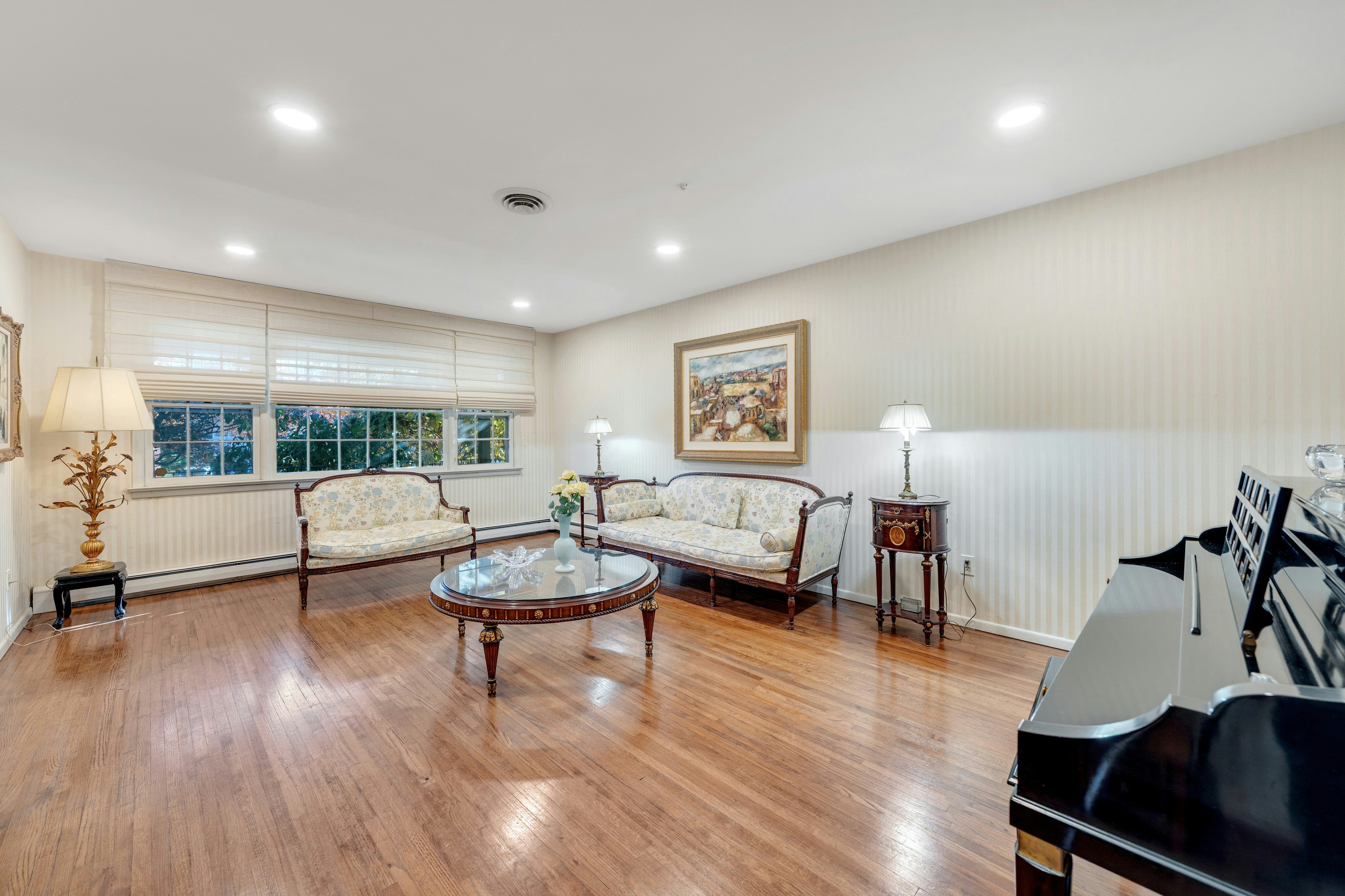 8-04 Susan Place 