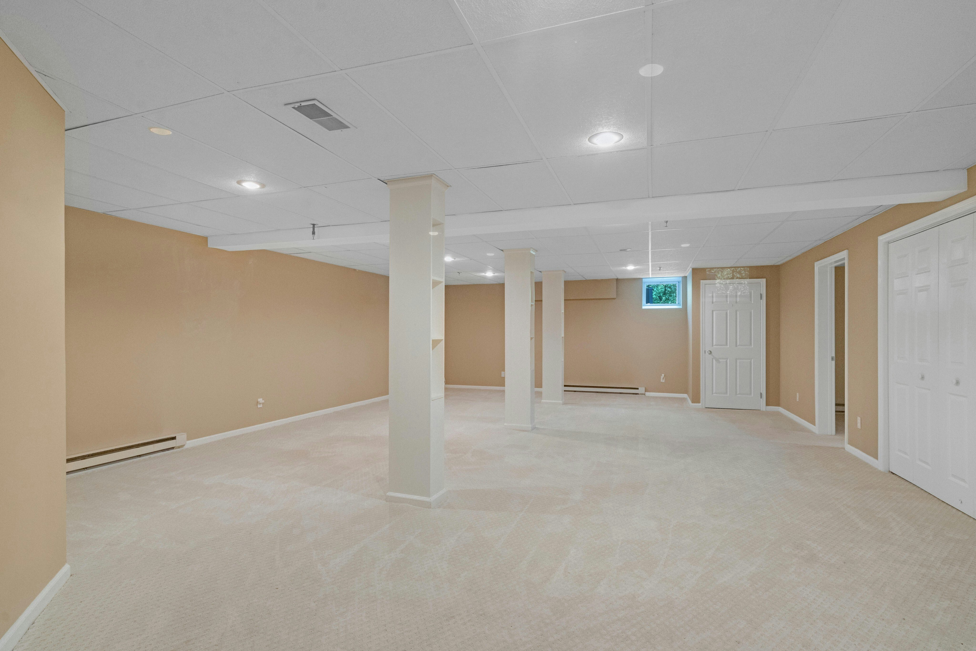 1135 Hyde Park Court 