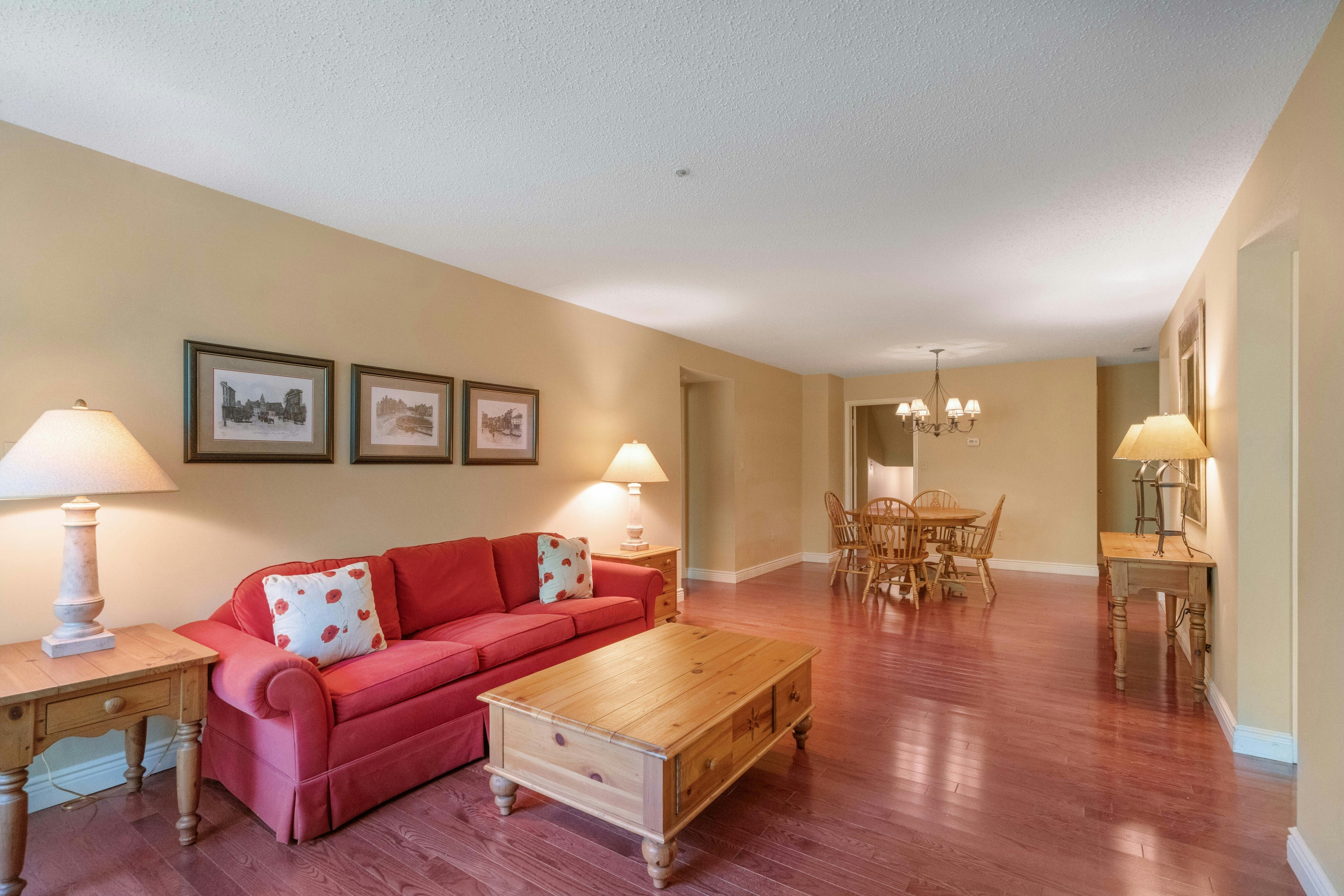 1135 Hyde Park Court 