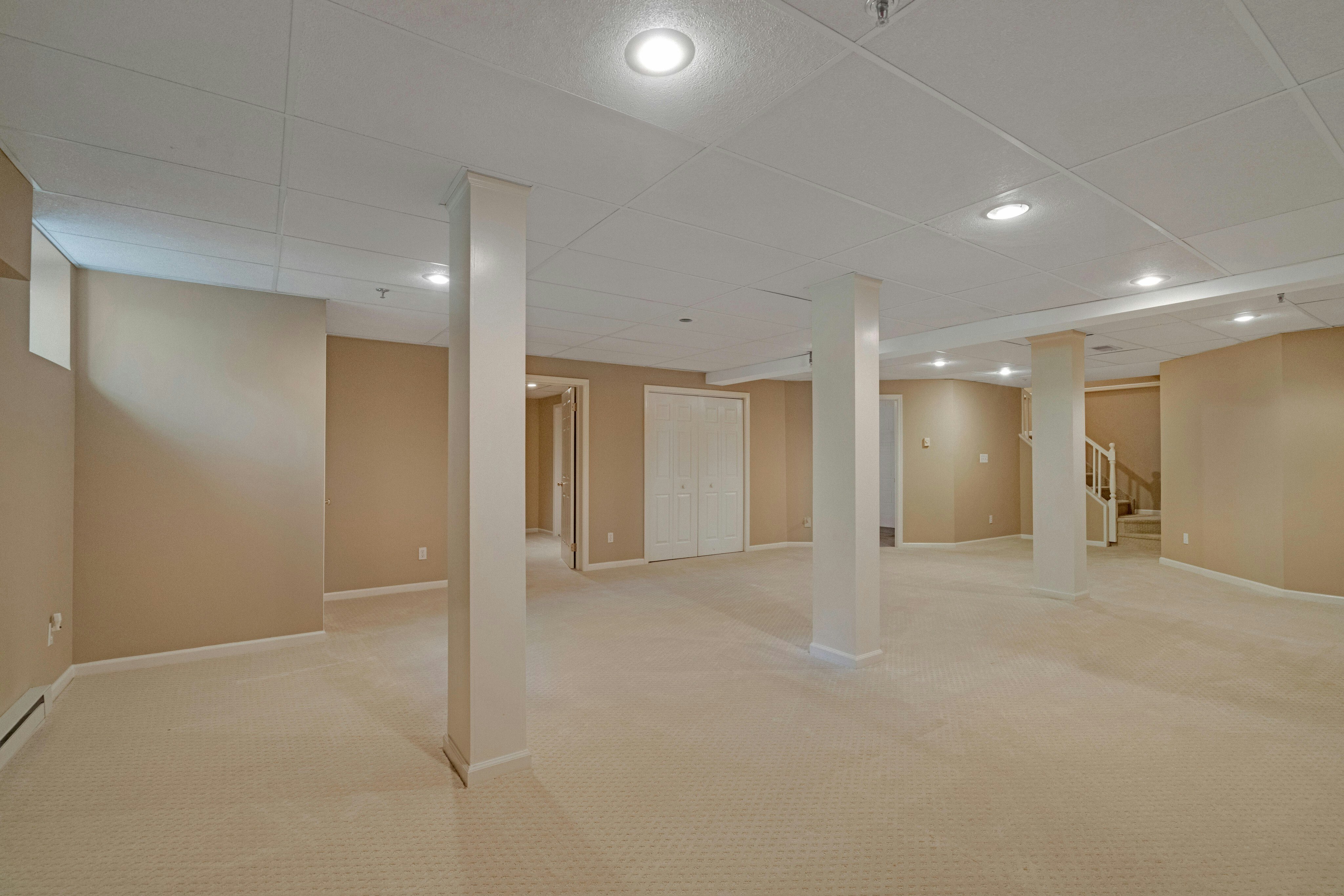 1135 Hyde Park Court 