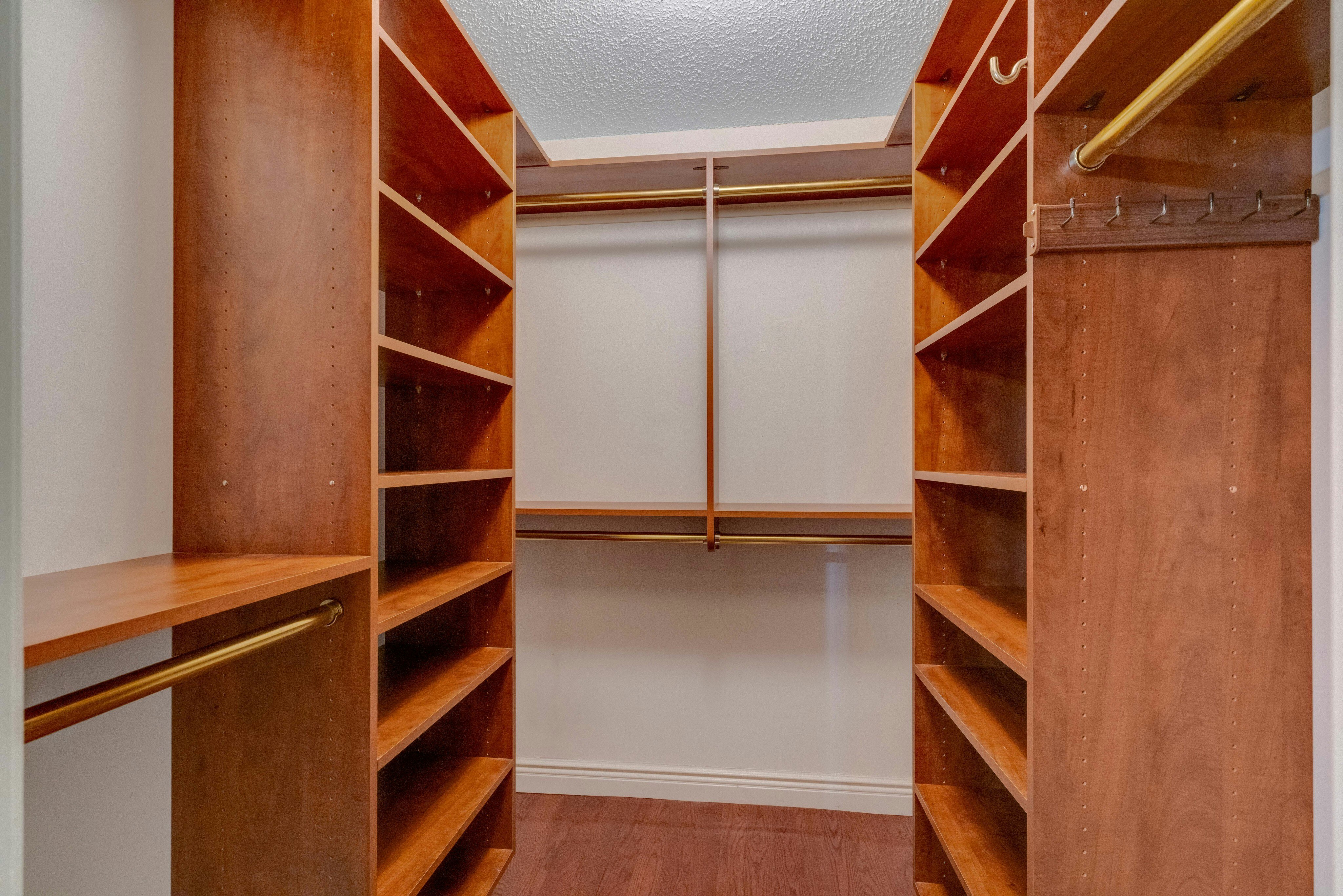 1135 Hyde Park Court 