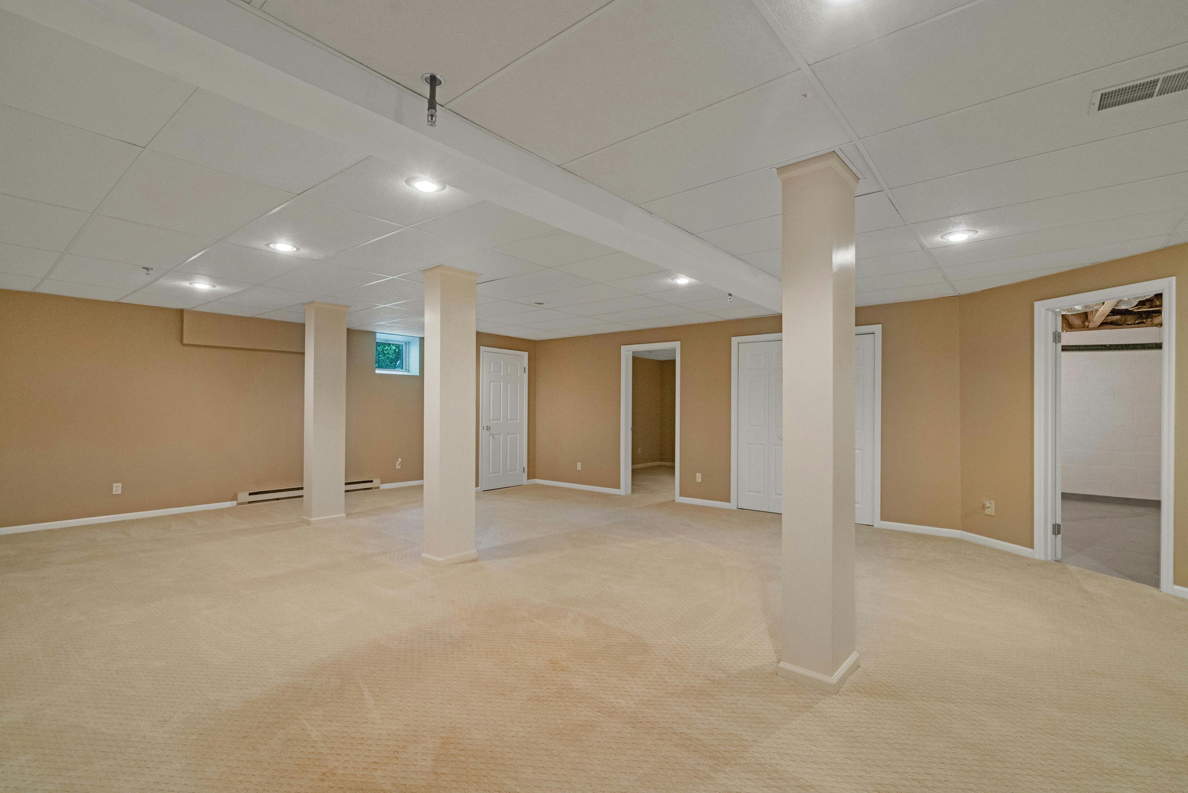 1135 Hyde Park Court 