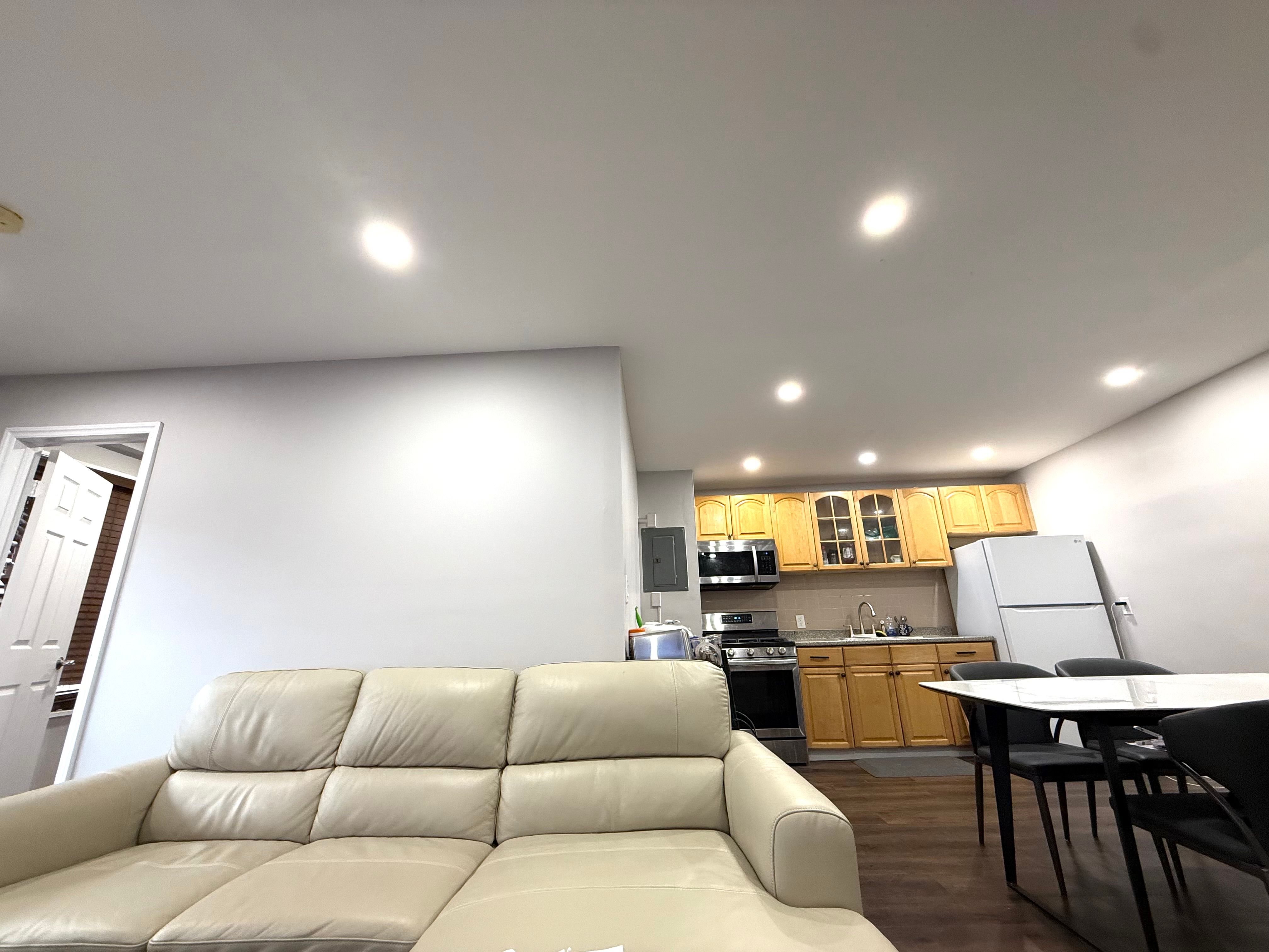 2352 Linwood Unit# 1H