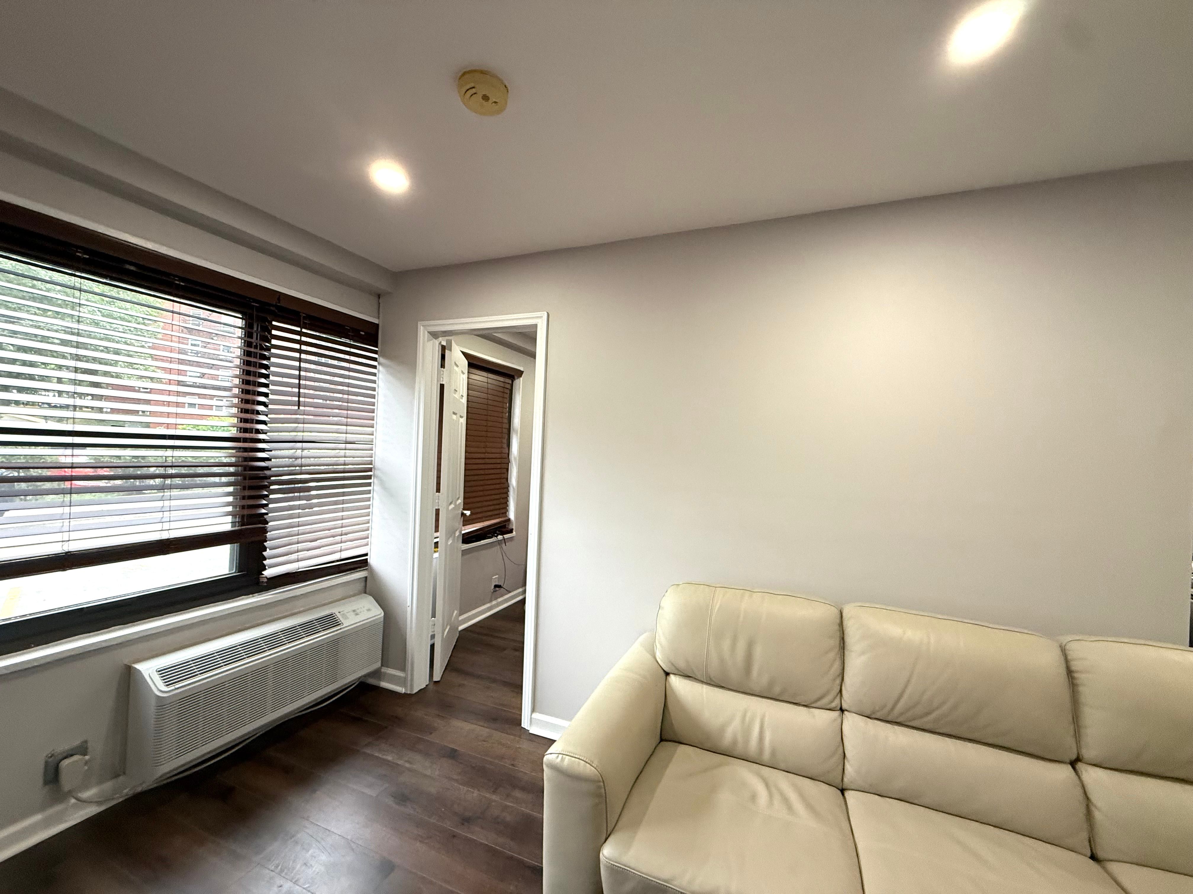 2352 Linwood Unit# 1H