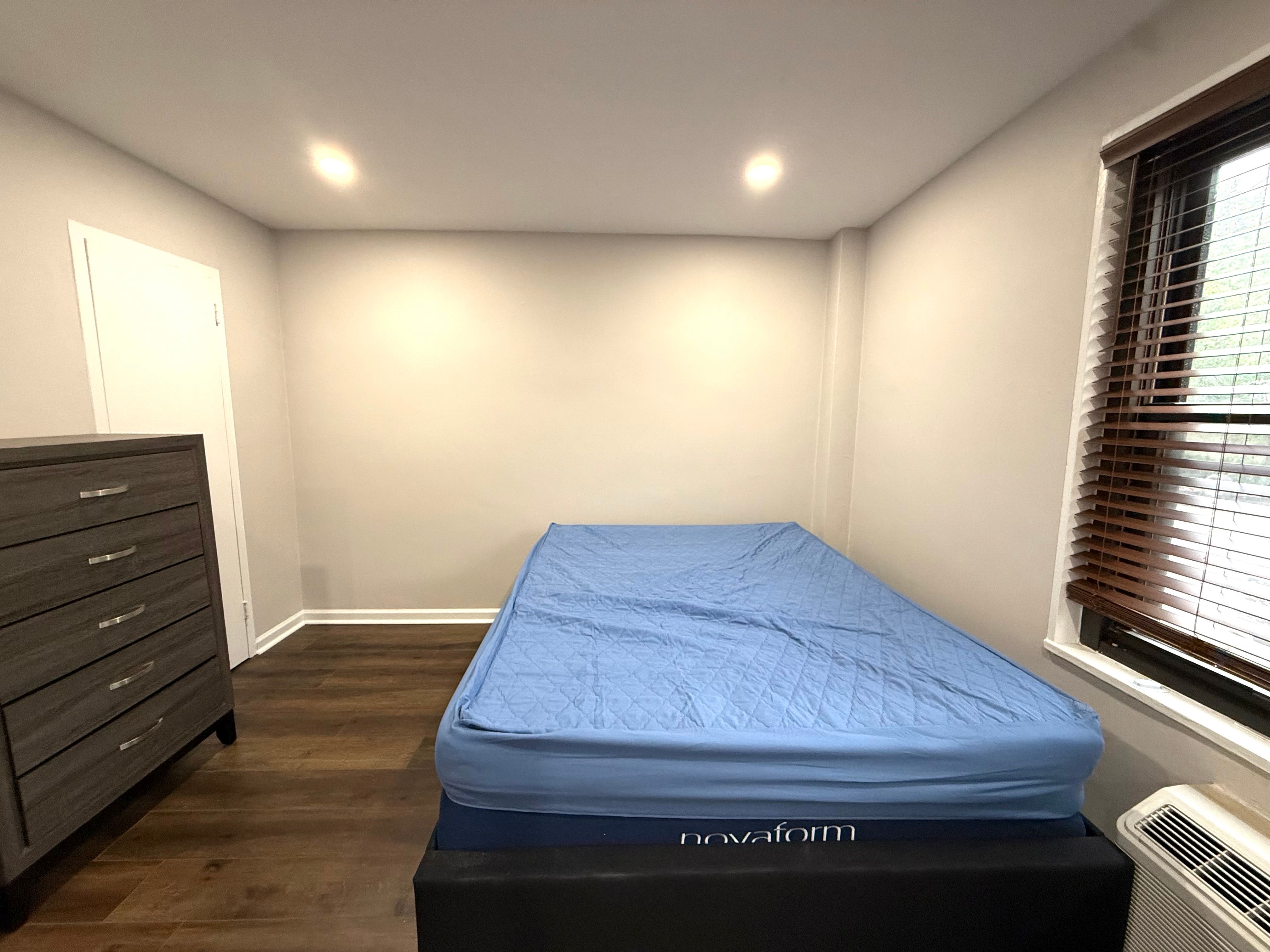 2352 Linwood Unit# 1H