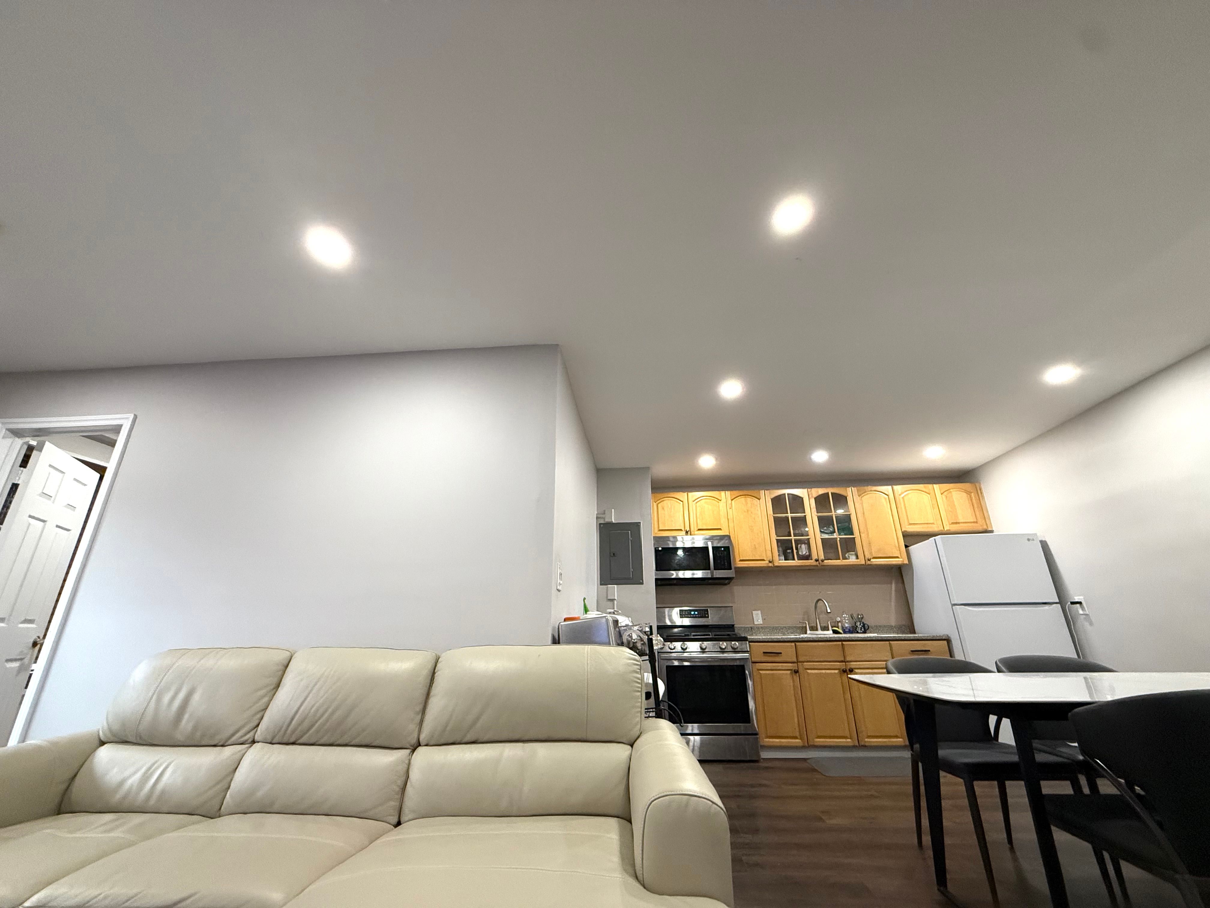 2352 Linwood Unit# 1H